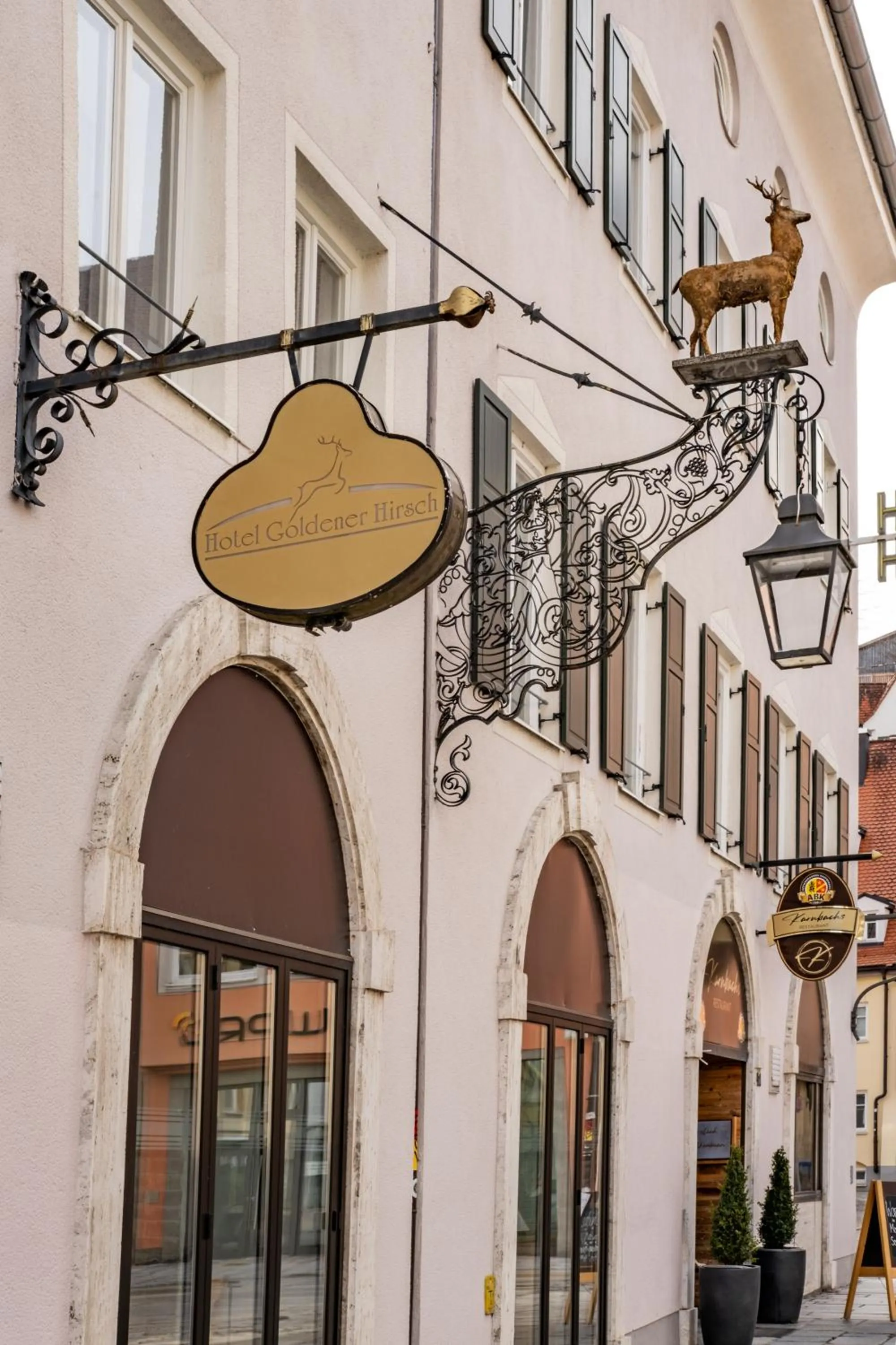 Property building in Hotel Goldener Hirsch