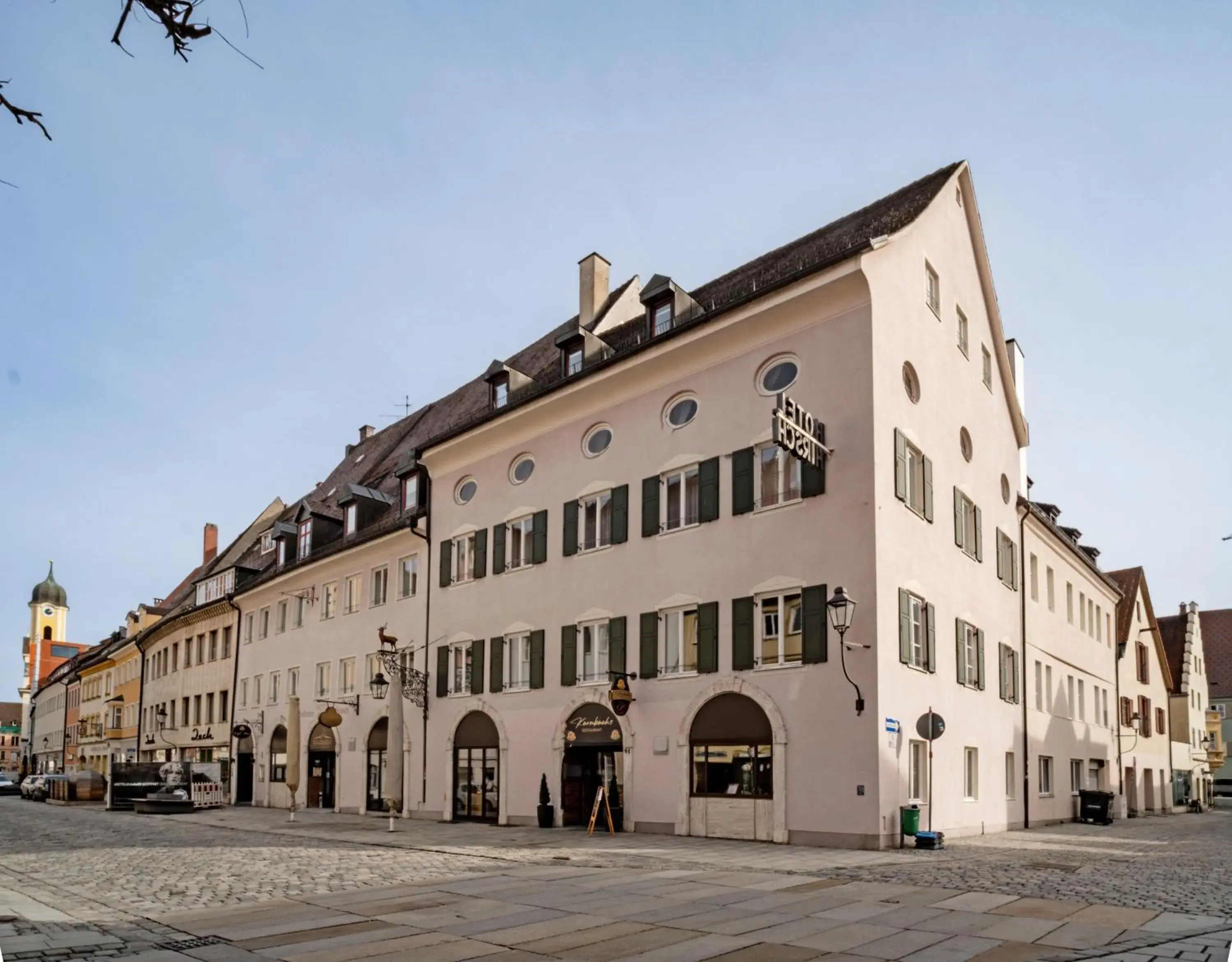 Property Building in Hotel Goldener Hirsch