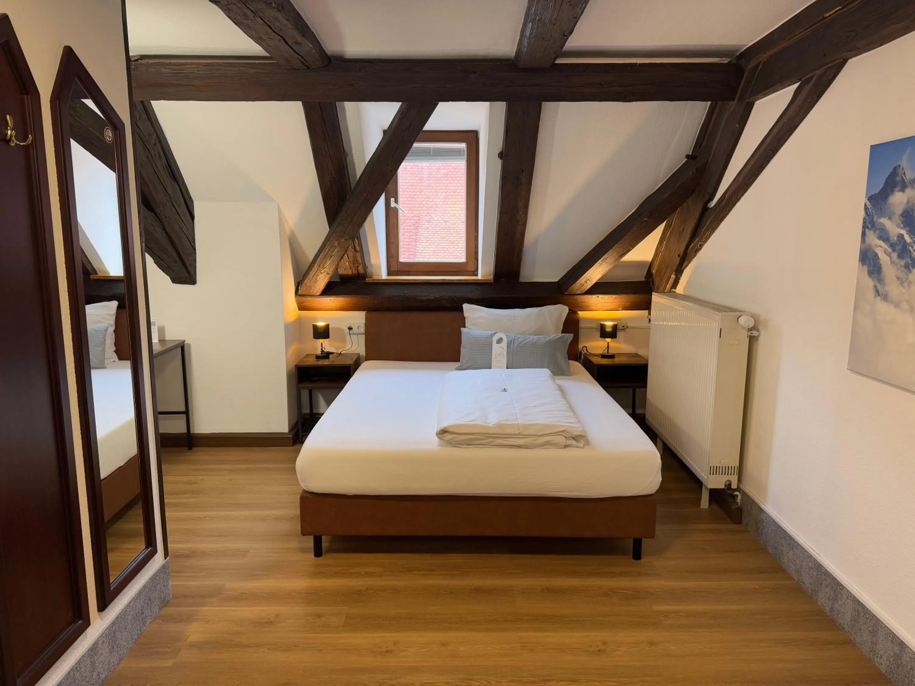 Bed in Hotel Goldener Hirsch