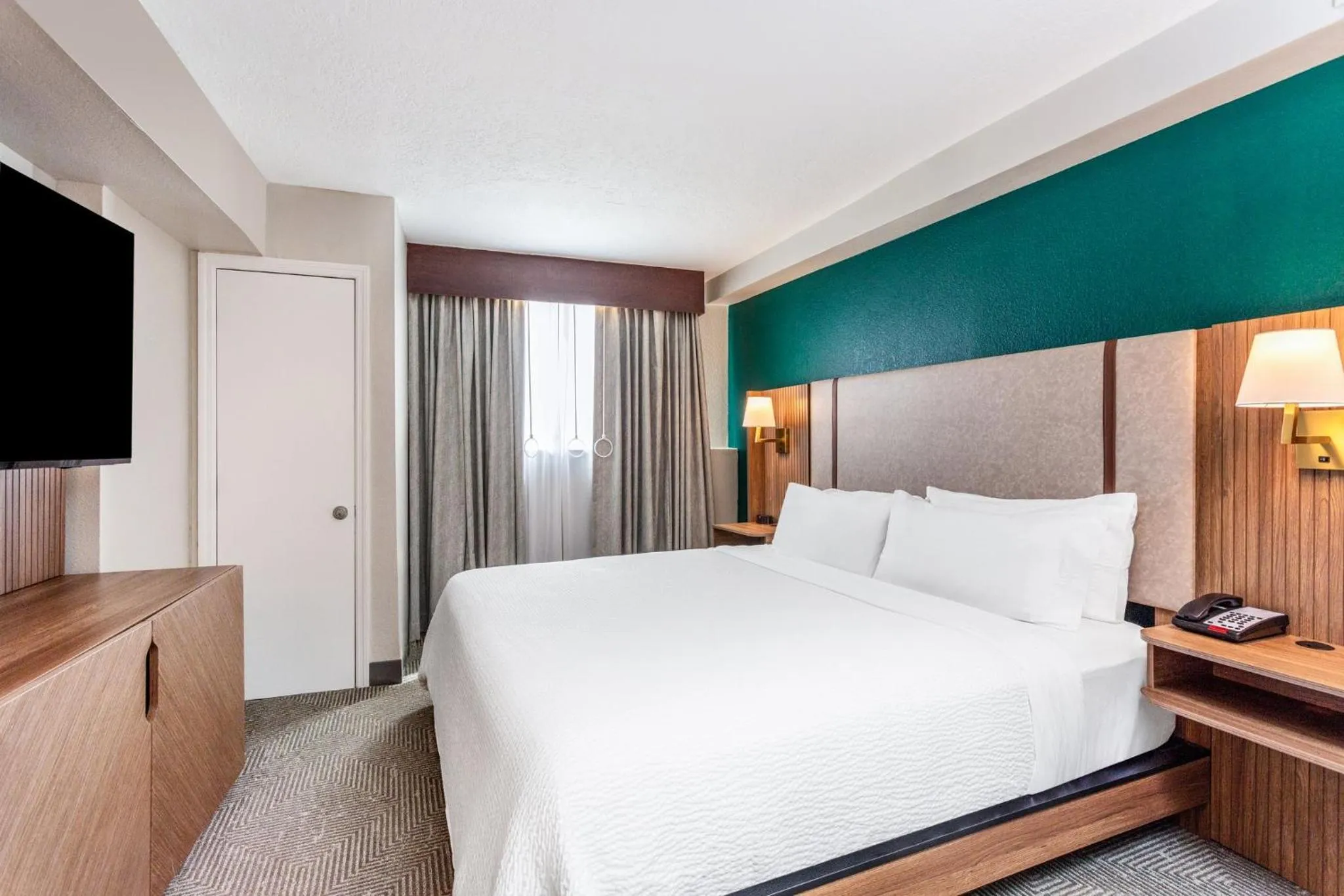 Photo of the whole room, Bed in Holiday Inn Hotel & Suites Daytona Beach On The Ocean by IHG