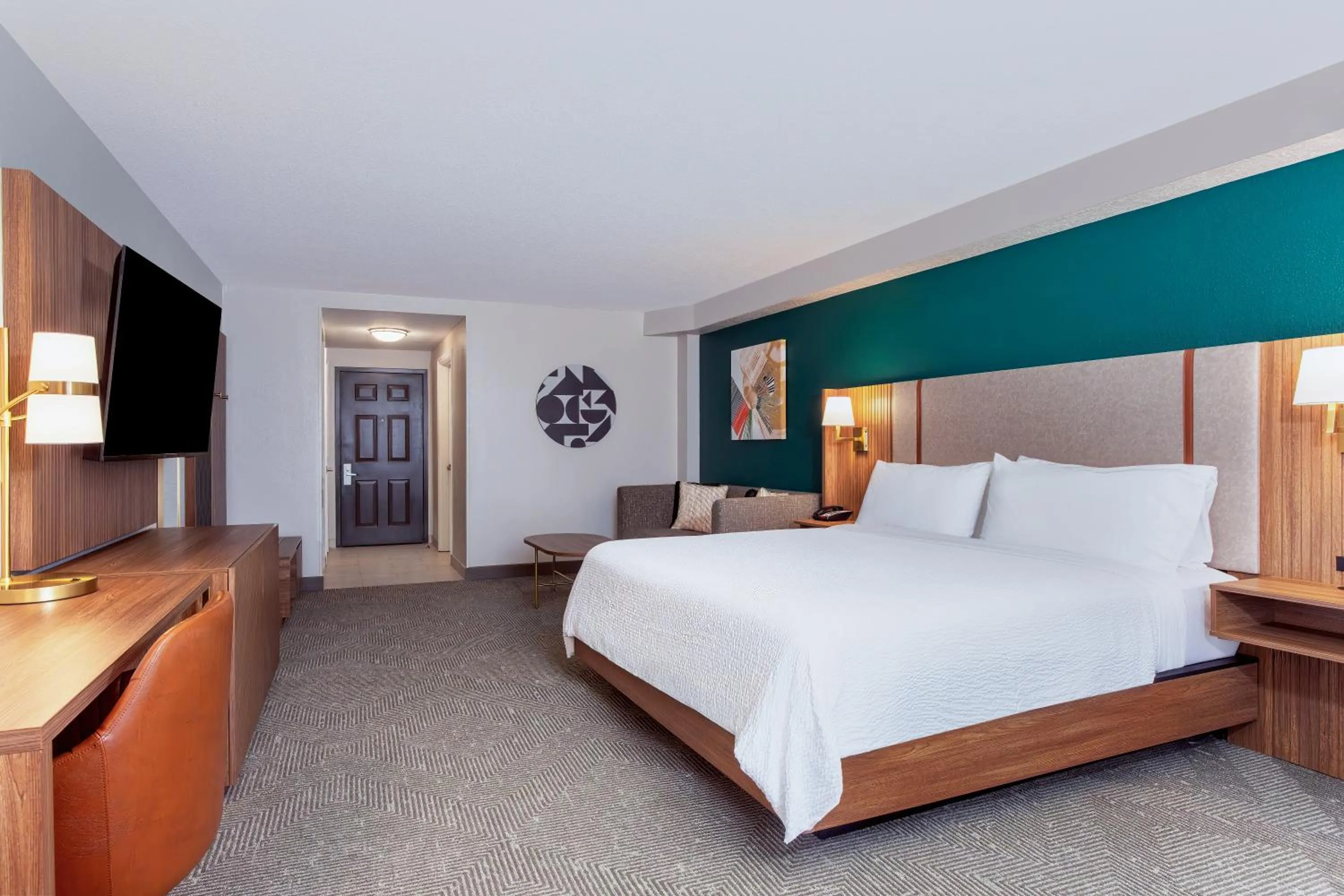 Bed in Holiday Inn Hotel & Suites Daytona Beach On The Ocean by IHG