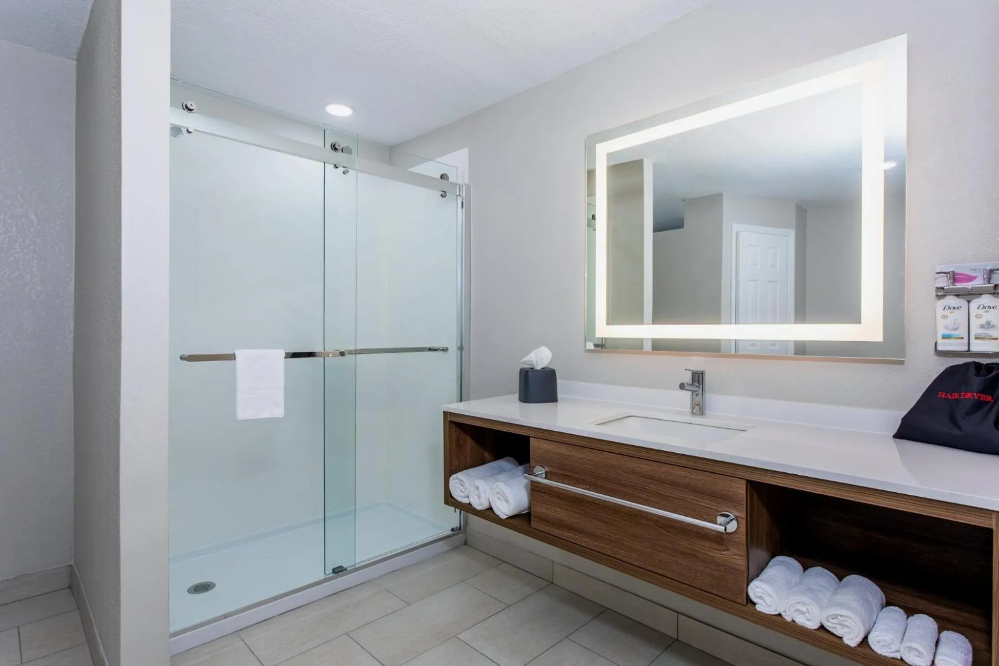 Photo of the whole room in Holiday Inn Hotel & Suites Daytona Beach On The Ocean by IHG