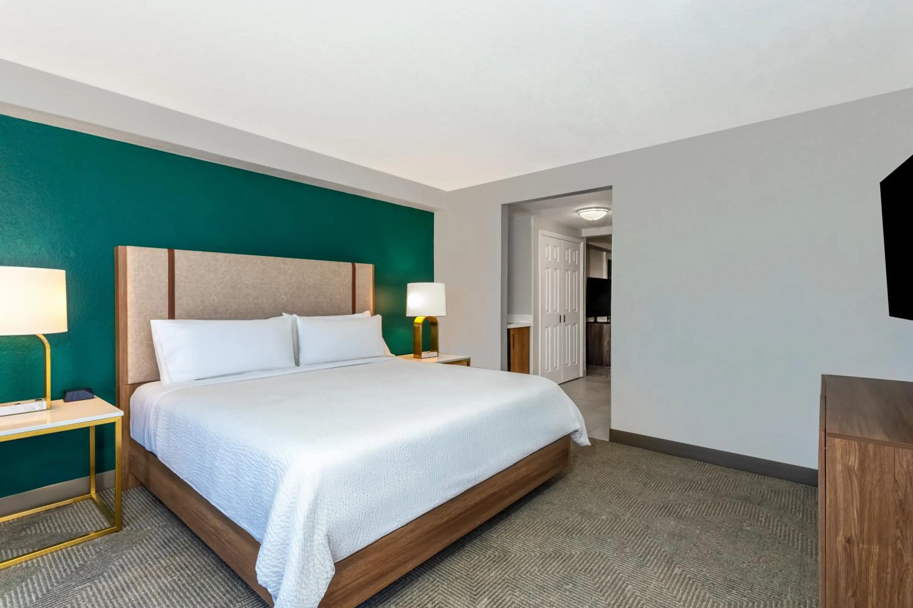 Bed in Holiday Inn Hotel & Suites Daytona Beach On The Ocean by IHG