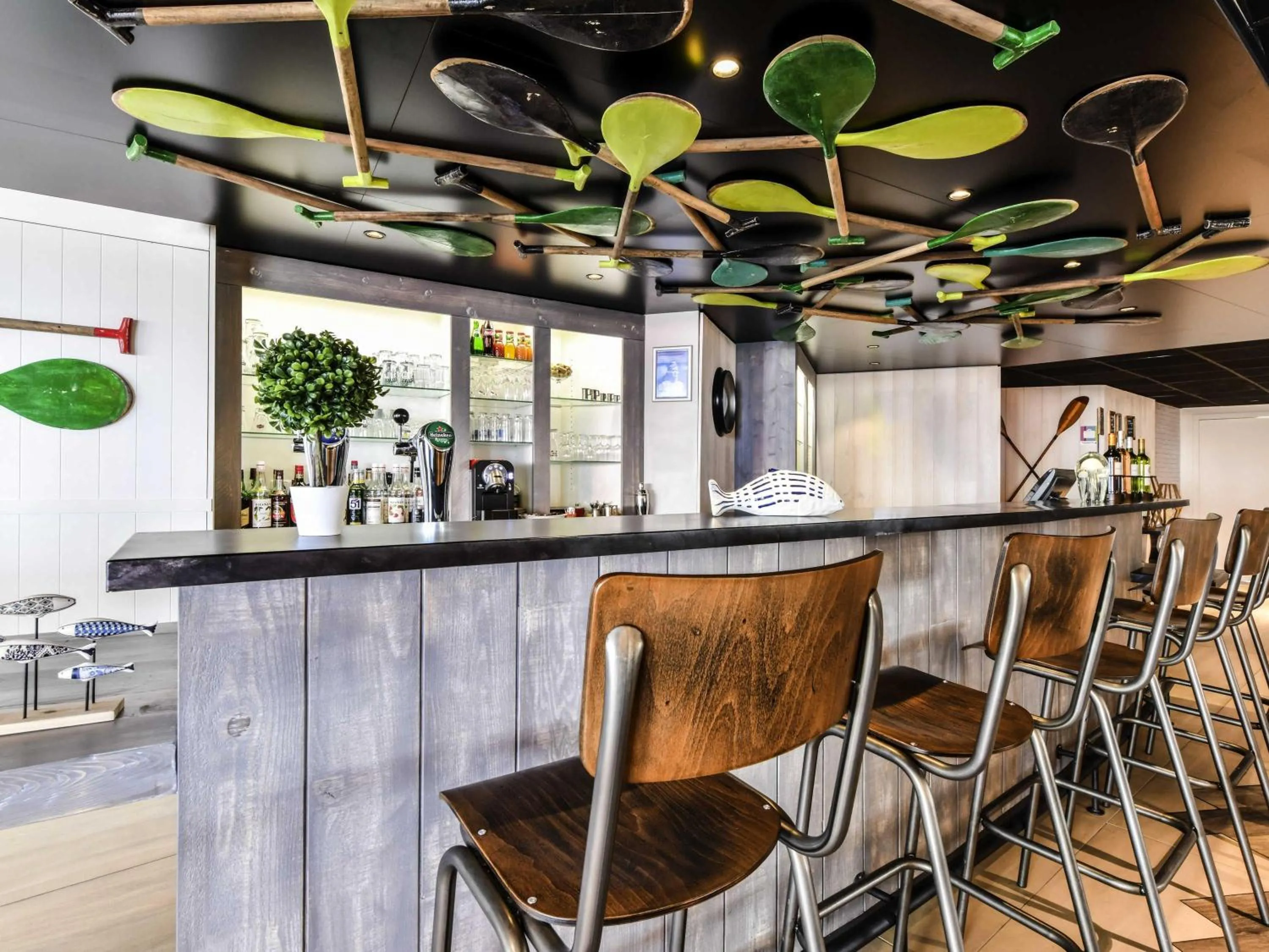 Lounge or bar in ibis styles La Rochelle Thalasso Chatelaillon