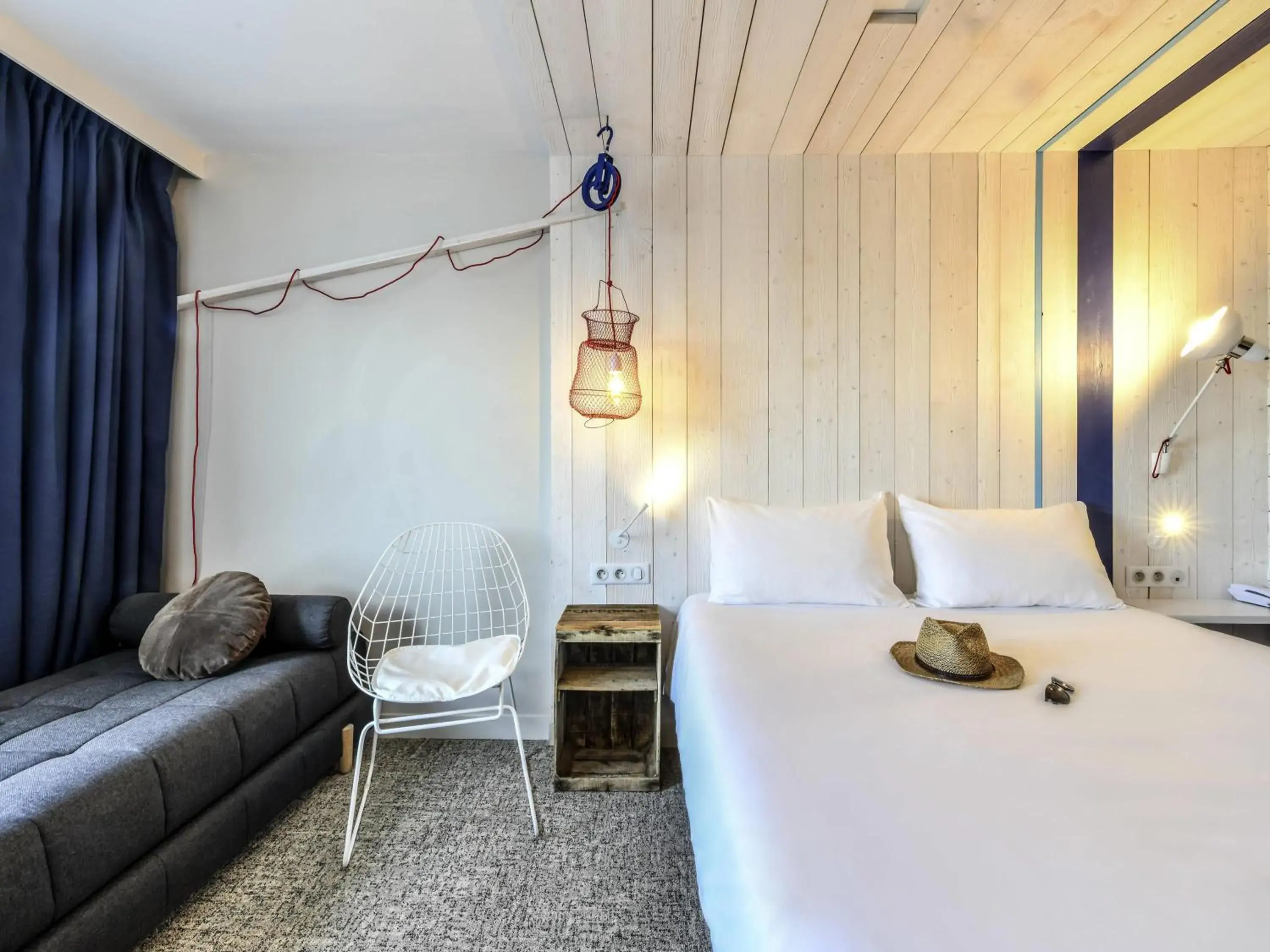 Bedroom, Bed in ibis styles La Rochelle Thalasso Chatelaillon Bedroom, Bed in ibis styles La Rochelle Thalasso Chatelaillon