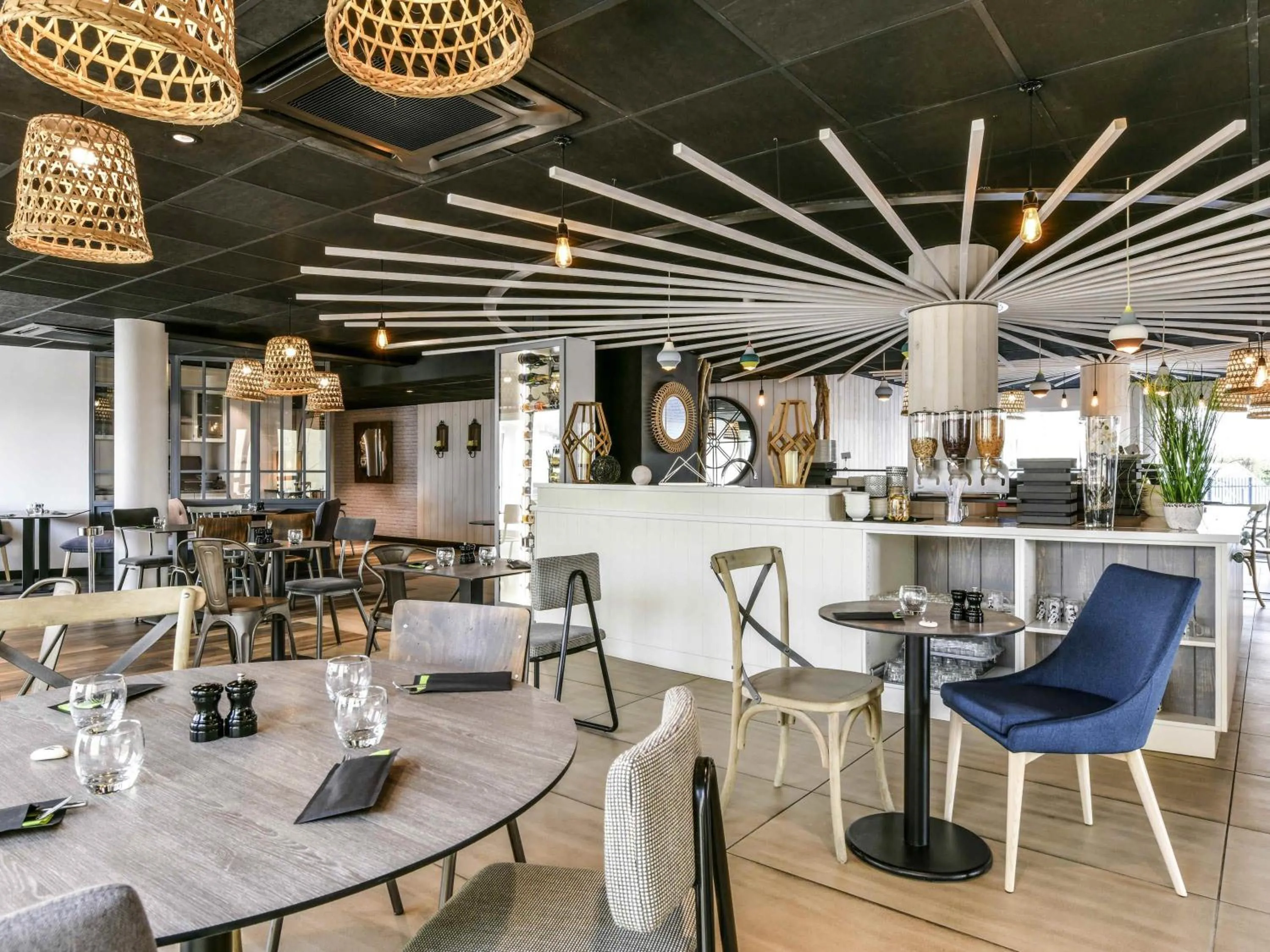 Restaurant/places to eat in ibis styles La Rochelle Thalasso Chatelaillon