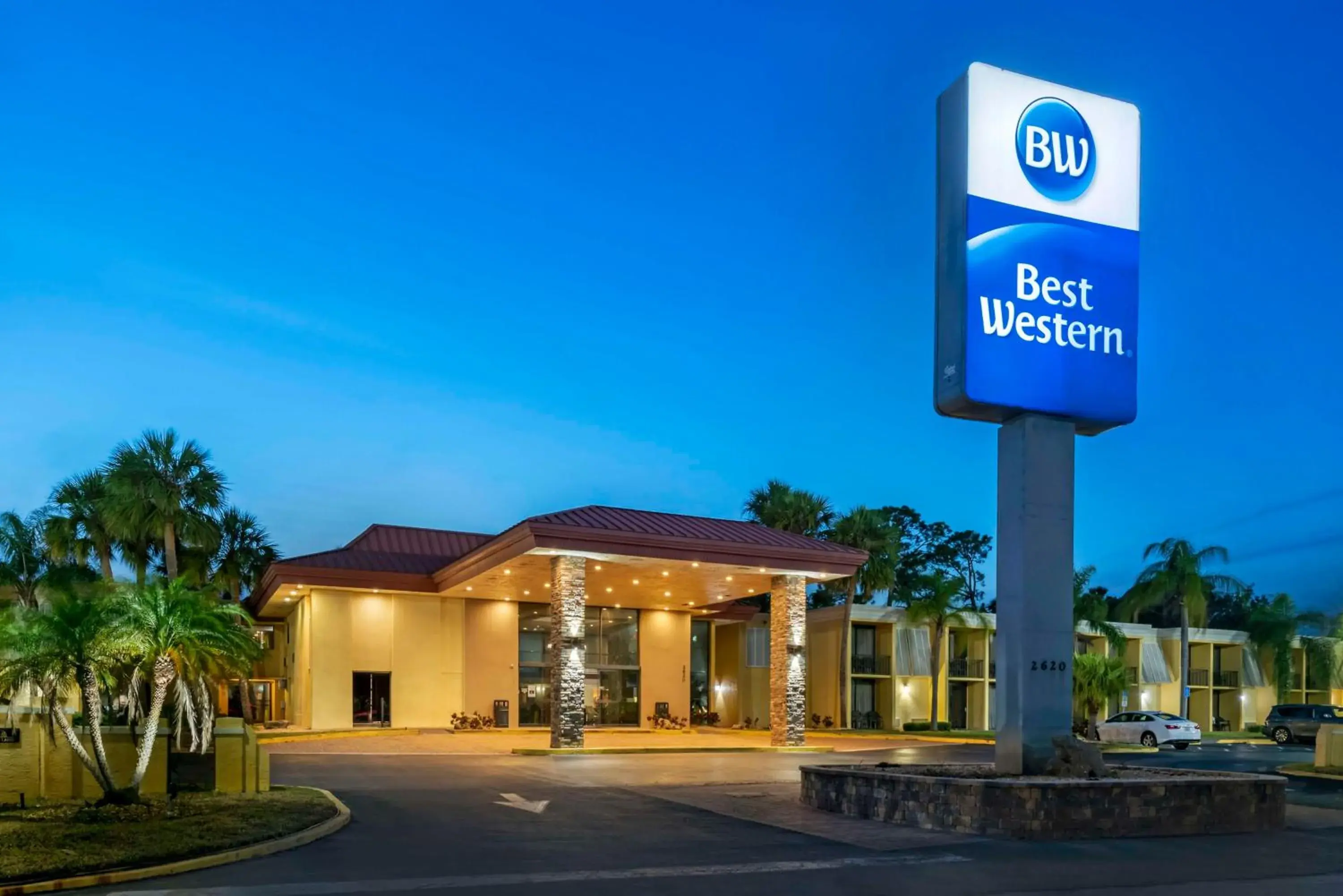 Property building in Best Western International Speedway Hotel Property building in Best Western International Speedway Hotel