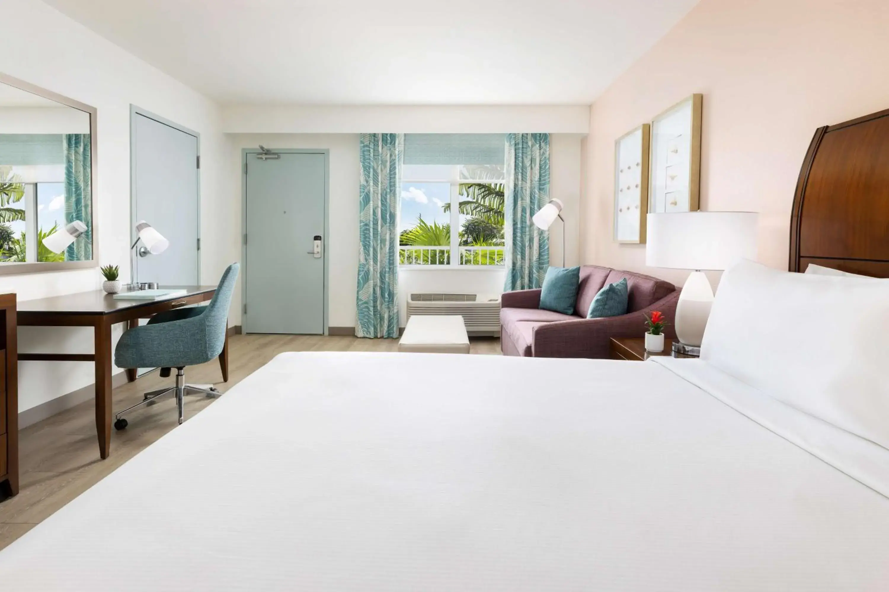 Premium King Room with Sofa Bed in Hilton Garden Inn Key West / The Keys Collection Premium King Room with Sofa Bed in Hilton Garden Inn Key West / The Keys Collection
