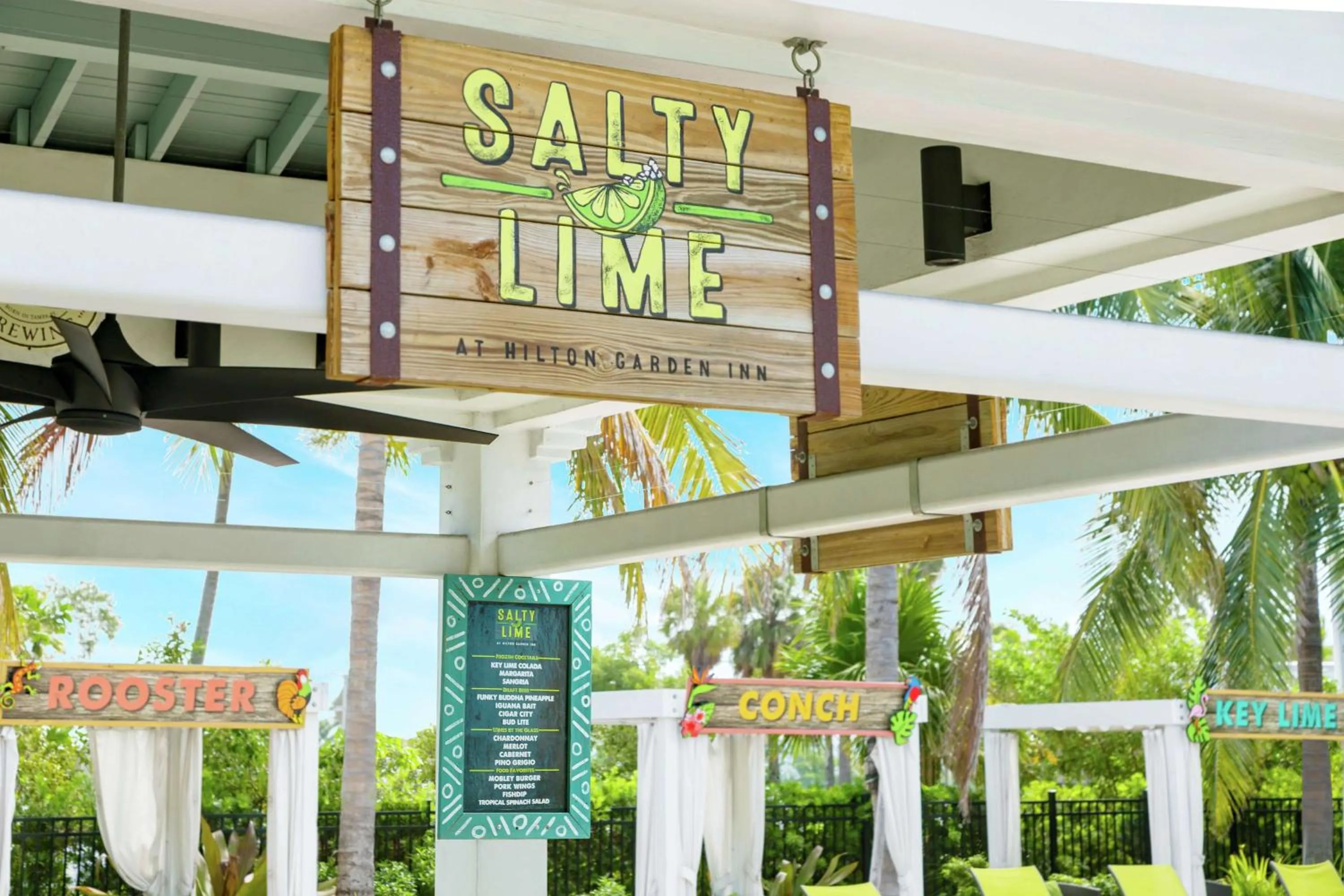 Lounge or bar in Hilton Garden Inn Key West / The Keys Collection