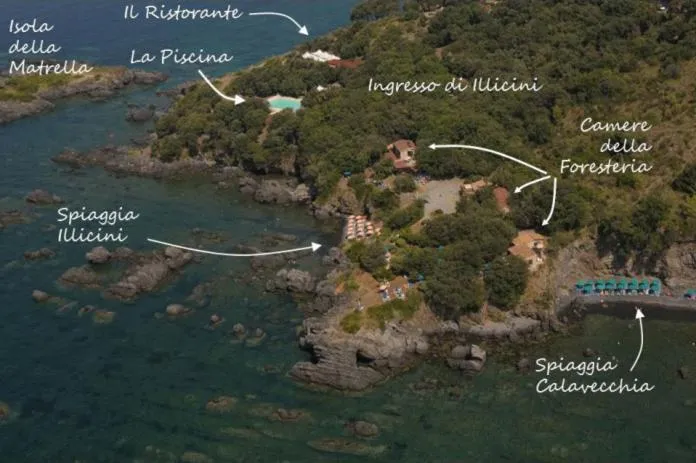 Bird's eye view in illicini stabilimento balneare e albergo