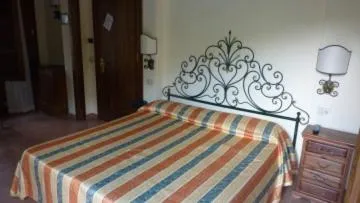 Bedroom, Bed in illicini stabilimento balneare e albergo