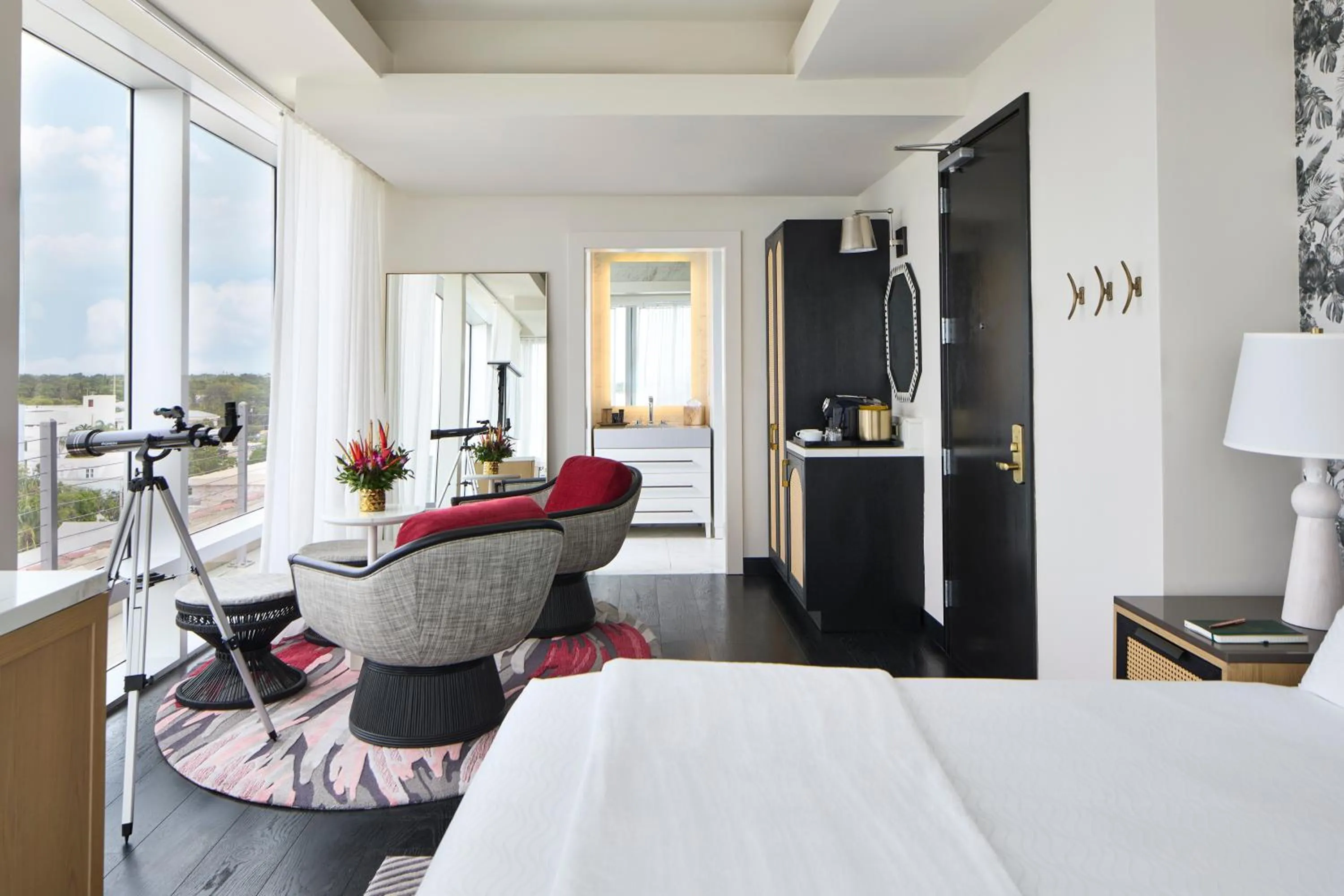 Living room, Bed in La Concha Key West, Autograph Collection