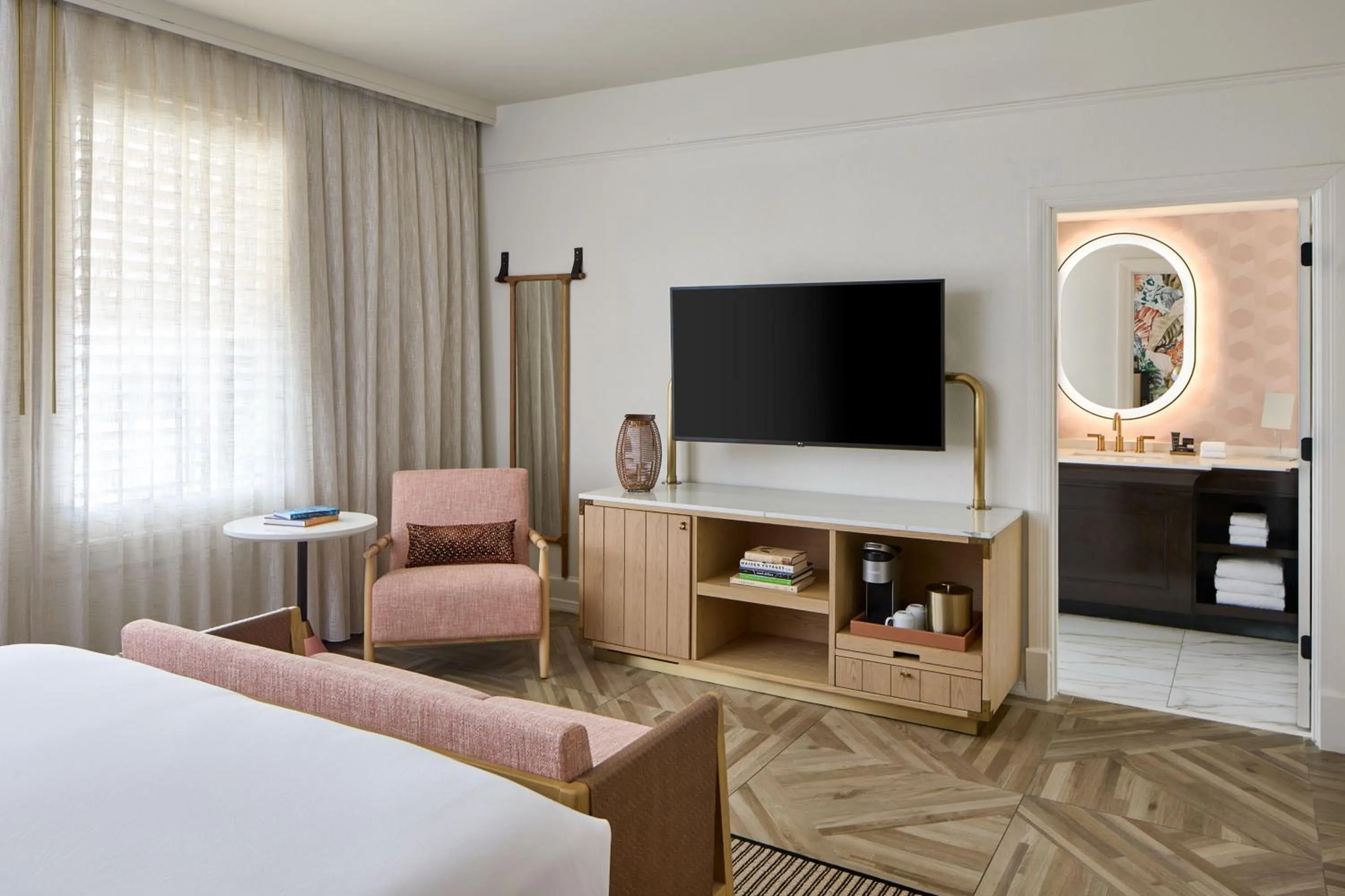 Photo of the whole room, Bed in La Concha Key West, Autograph Collection