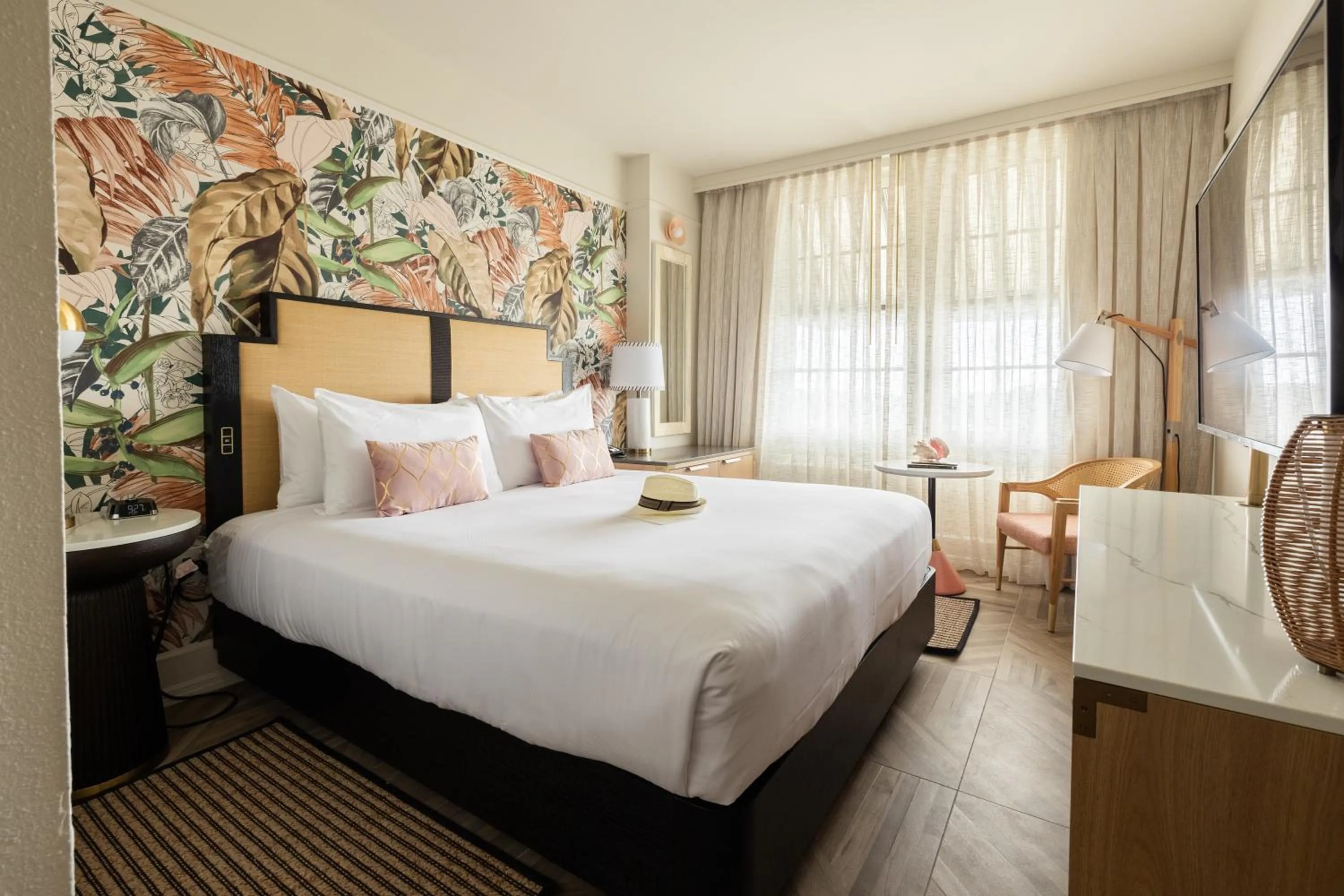 Bedroom, Bed in La Concha Key West, Autograph Collection