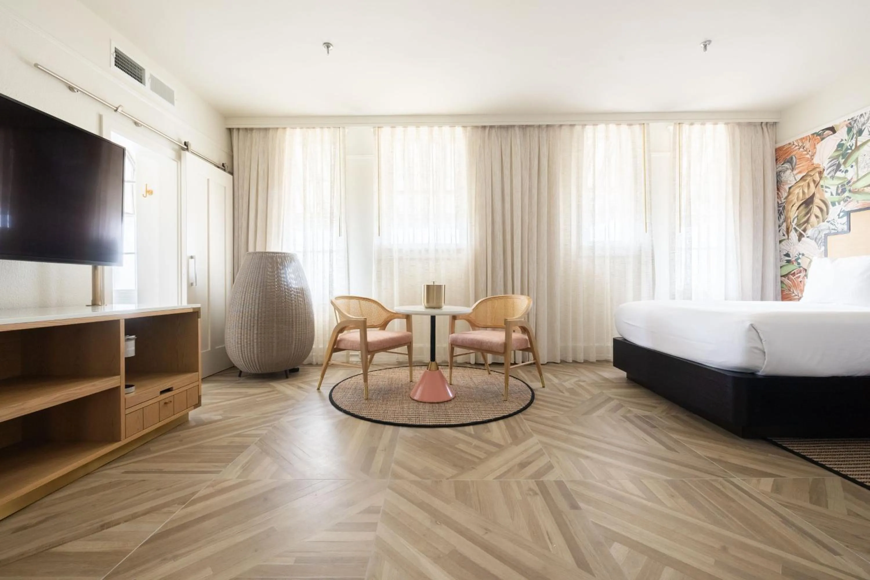 Photo of the whole room, Bed in La Concha Key West, Autograph Collection