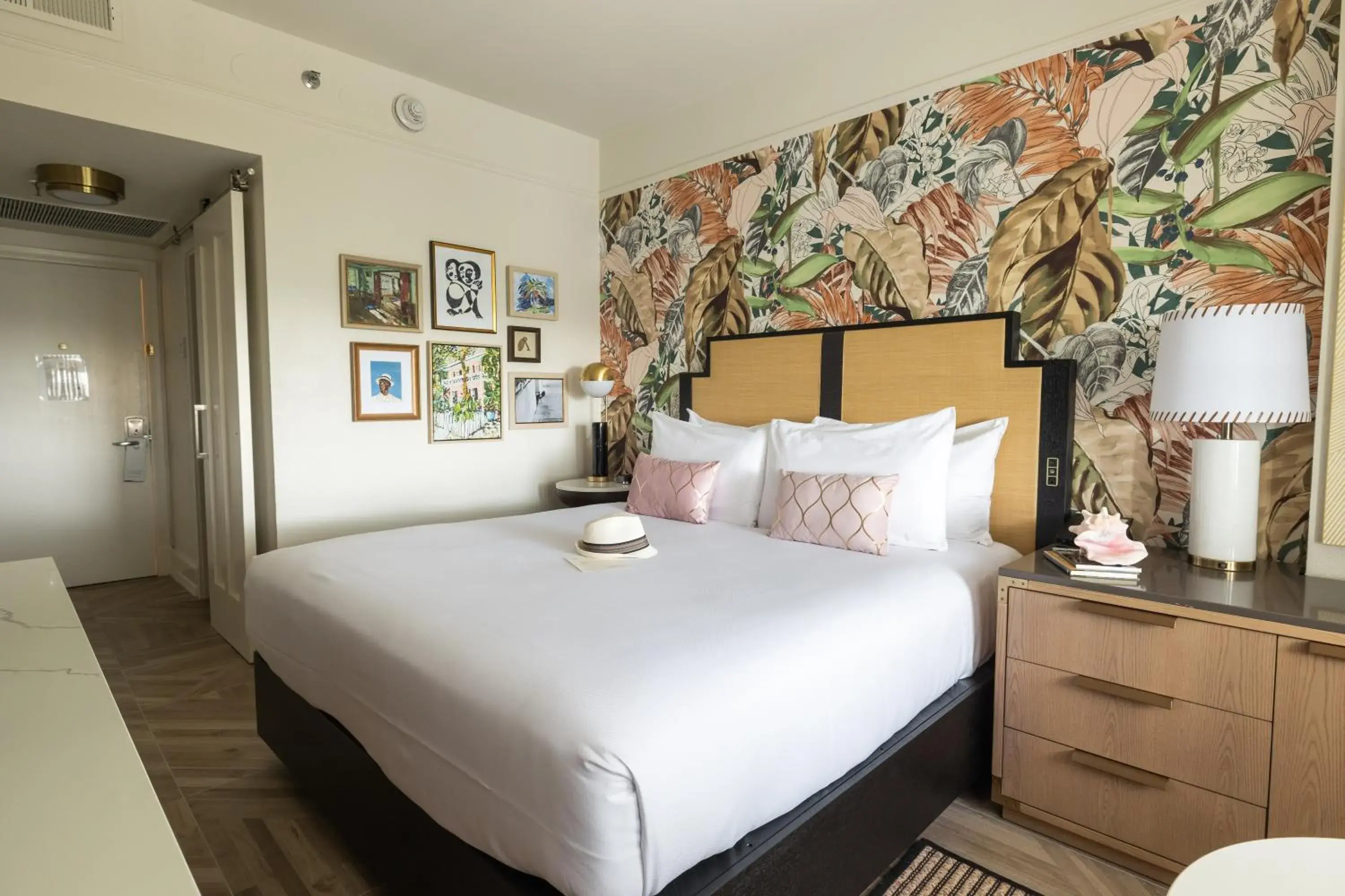 Guest room, 1 King, Skyline view, Top floor in La Concha Key West, Autograph Collection Guest room, 1 King, Skyline view, Top floor in La Concha Key West, Autograph Collection