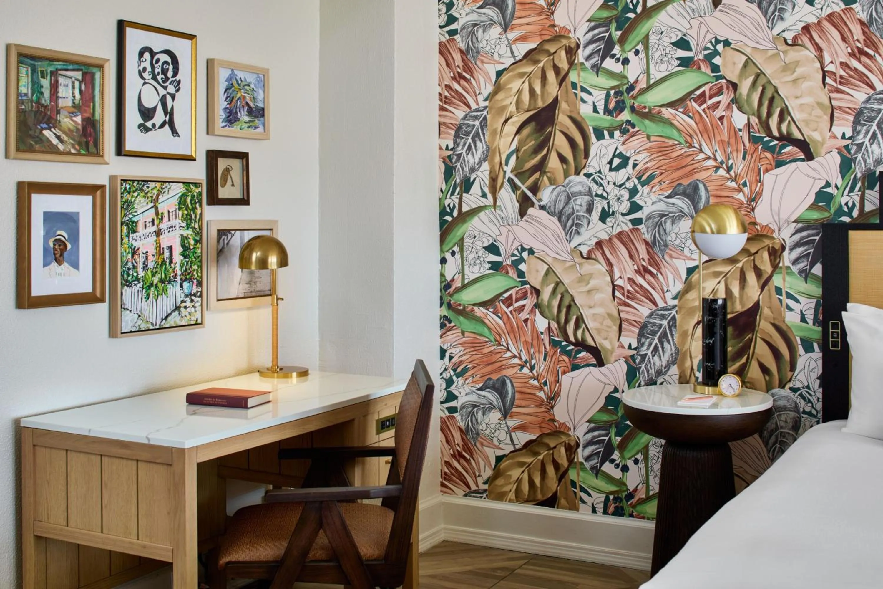 Photo of the whole room, Bed in La Concha Key West, Autograph Collection