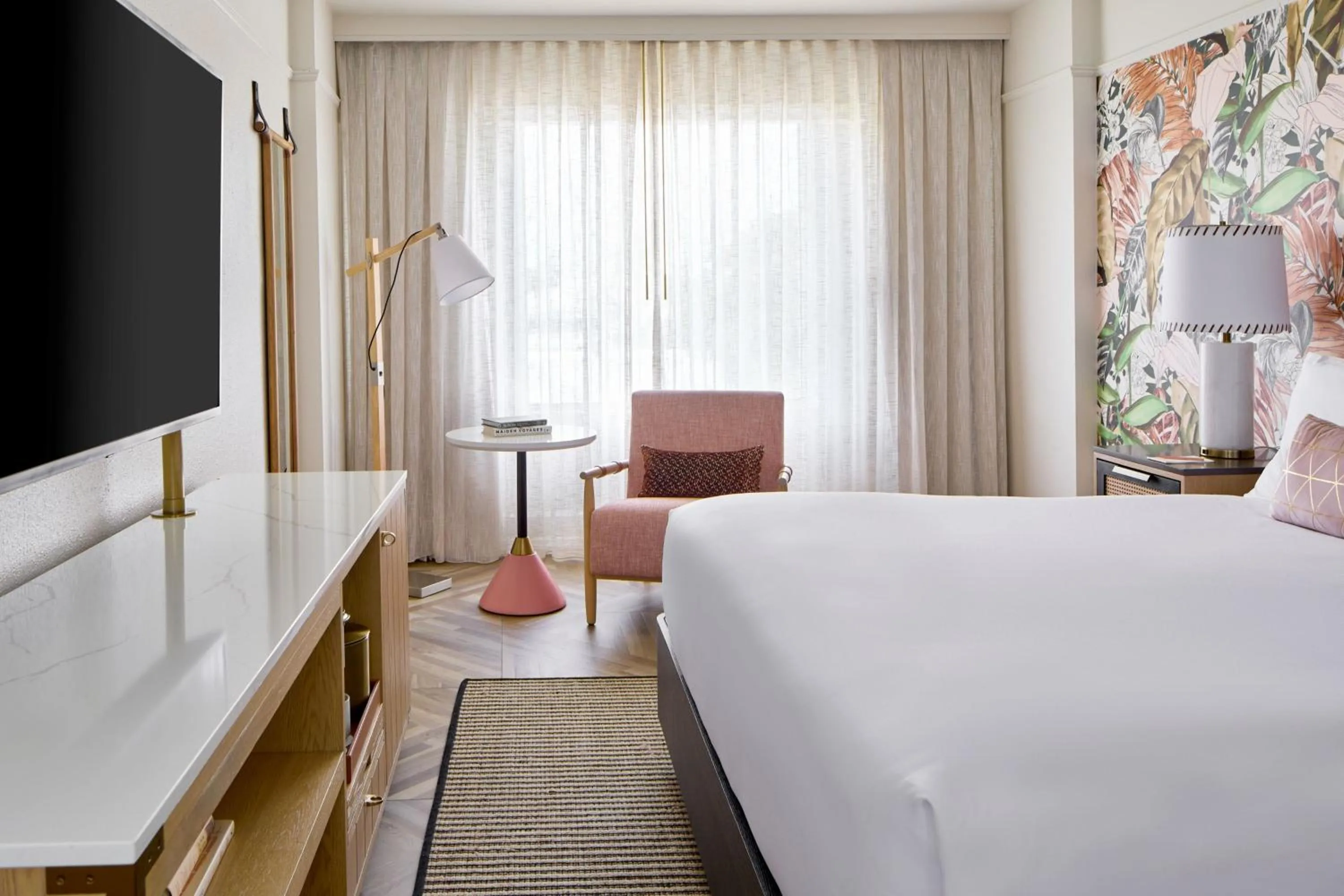 Photo of the whole room, Bed in La Concha Key West, Autograph Collection