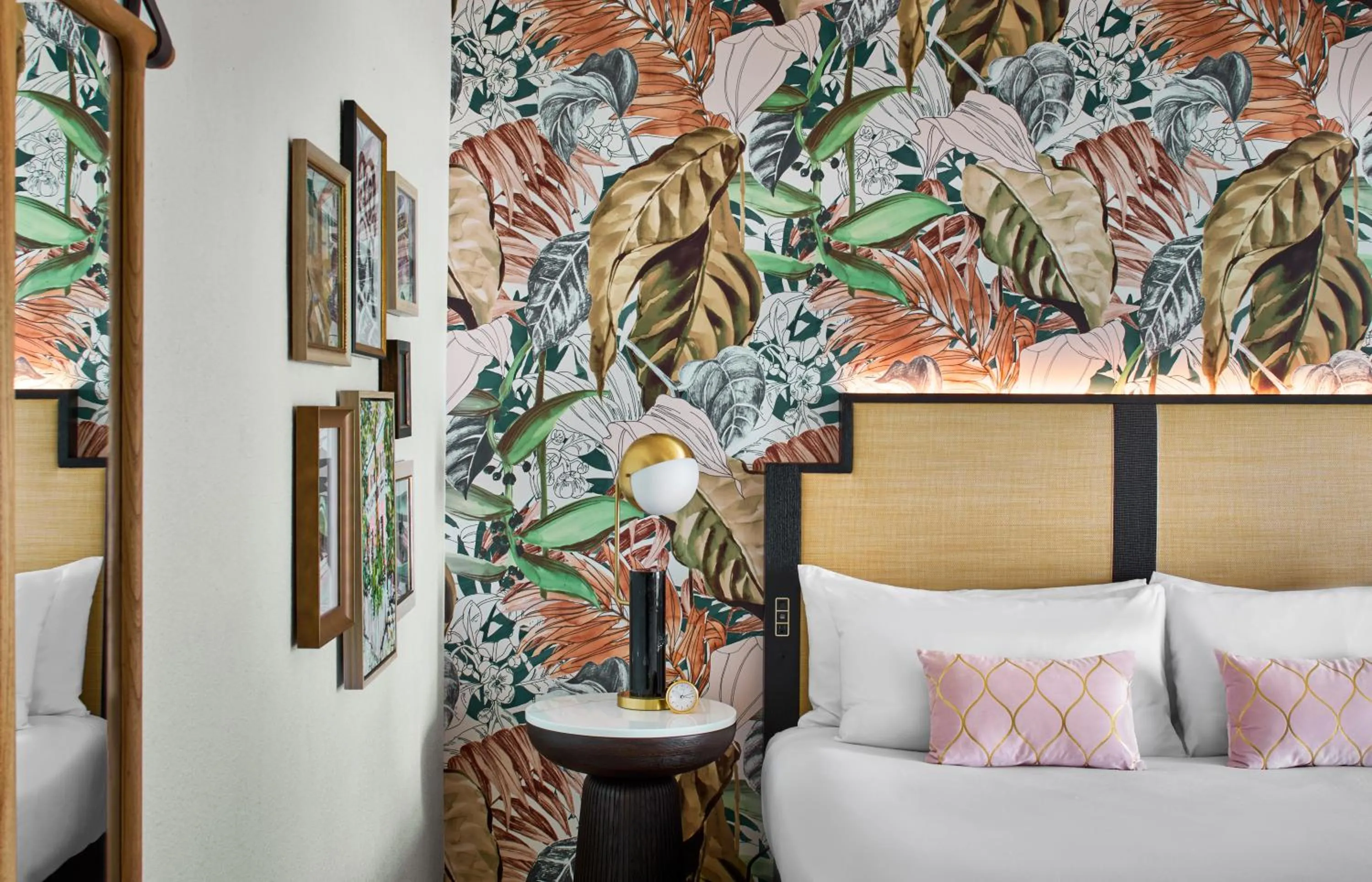 Bedroom, Bed in La Concha Key West, Autograph Collection