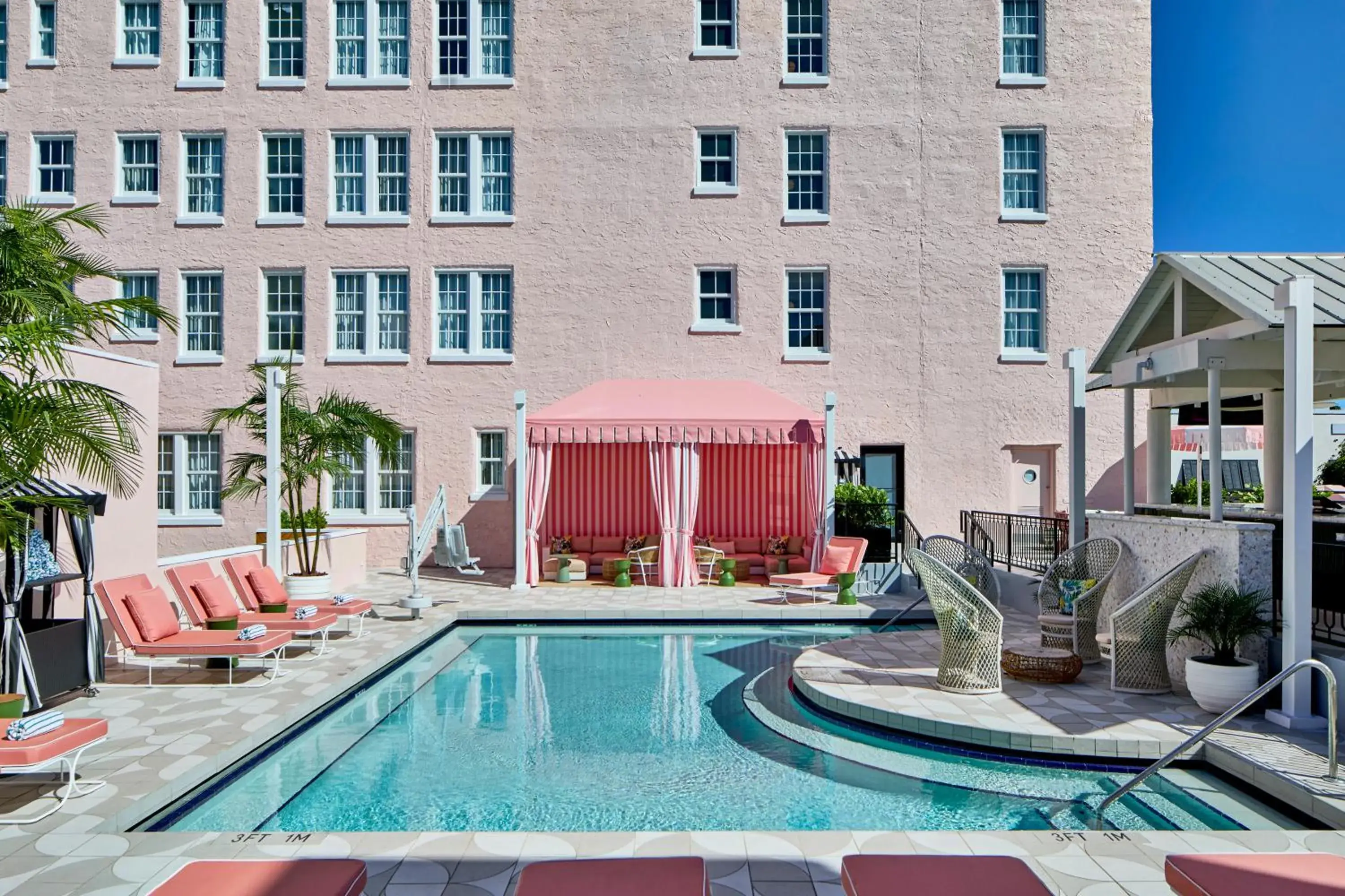 Swimming pool in La Concha Key West, Autograph Collection Swimming pool in La Concha Key West, Autograph Collection