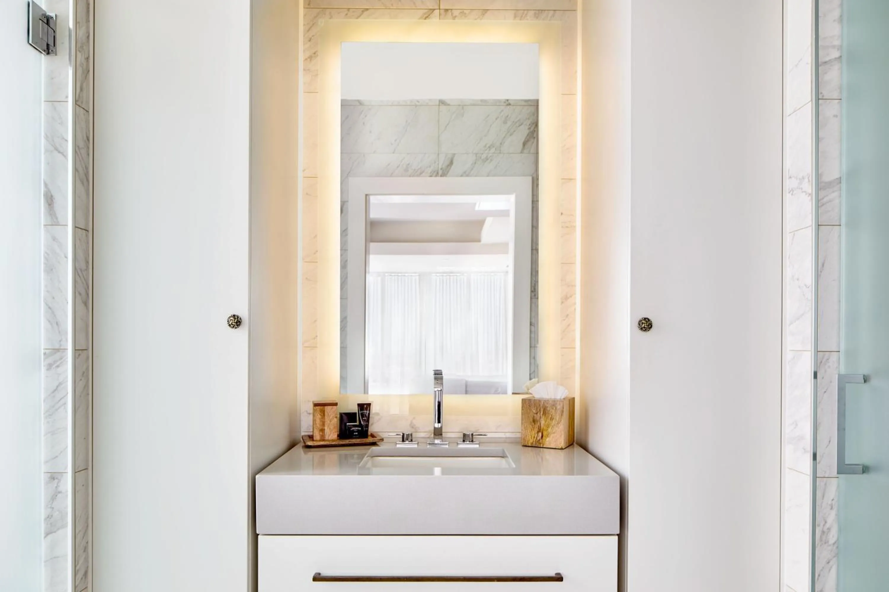 Bathroom in La Concha Key West, Autograph Collection