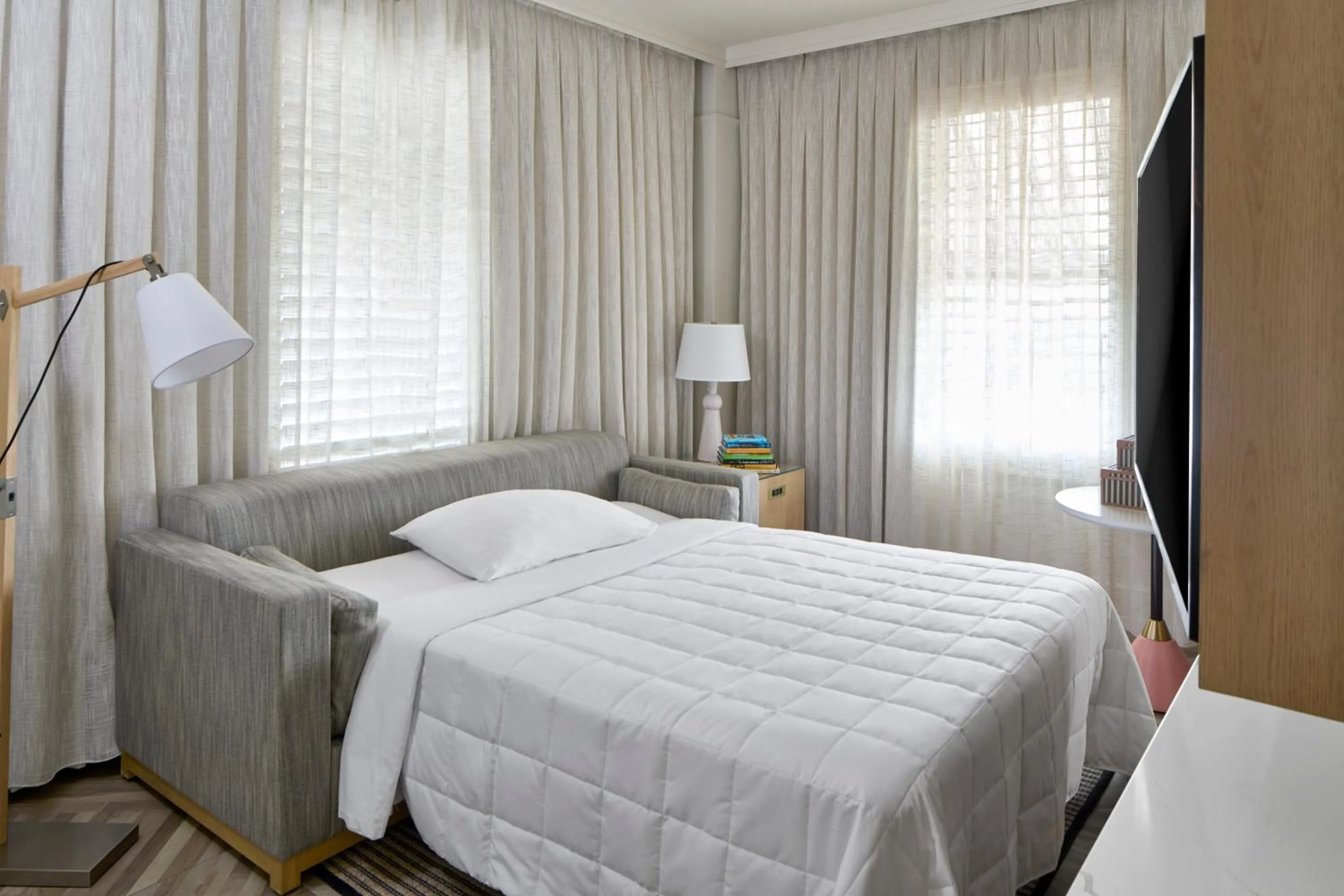 Bedroom, Bed in La Concha Key West, Autograph Collection