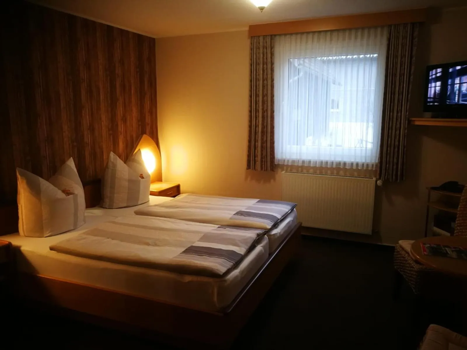 Photo of the whole room, Bed in Land-Hotel Mühlengrund