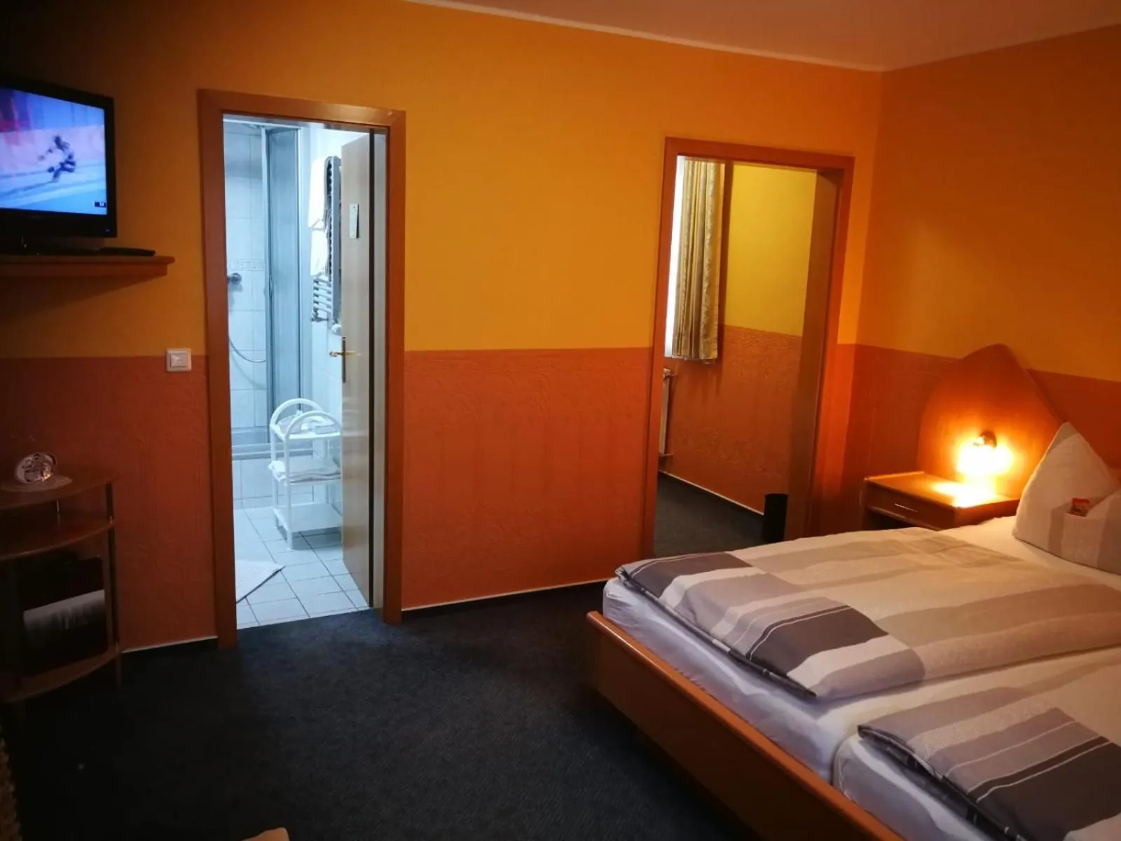Photo of the whole room, Bed in Land-Hotel Mühlengrund