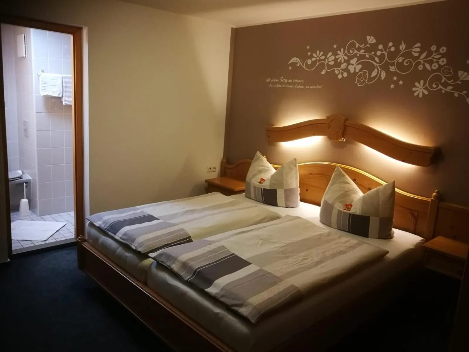 Photo of the whole room, Bed in Land-Hotel Mühlengrund