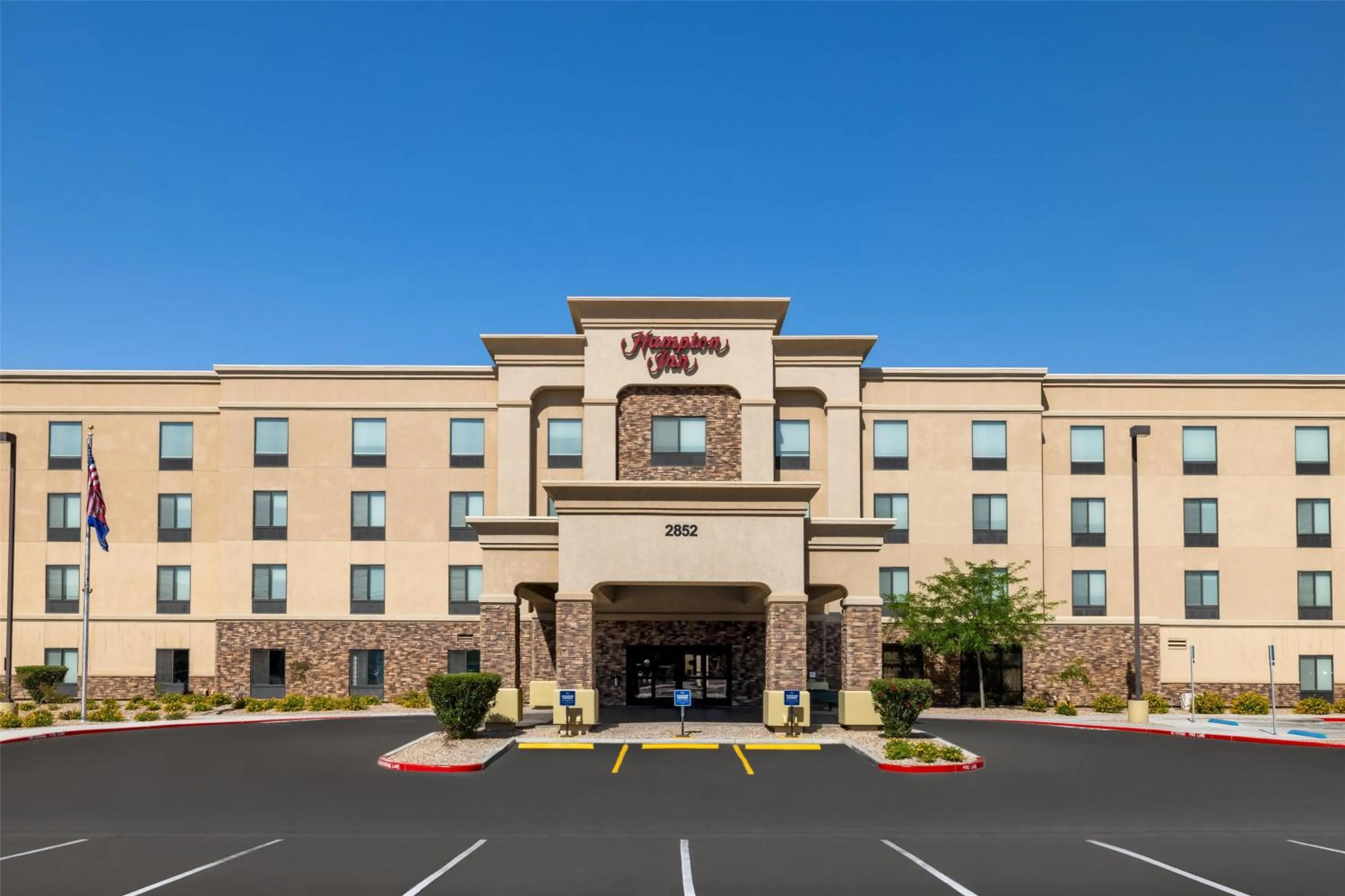 Property building in Hampton Inn Las Vegas/North Speedway