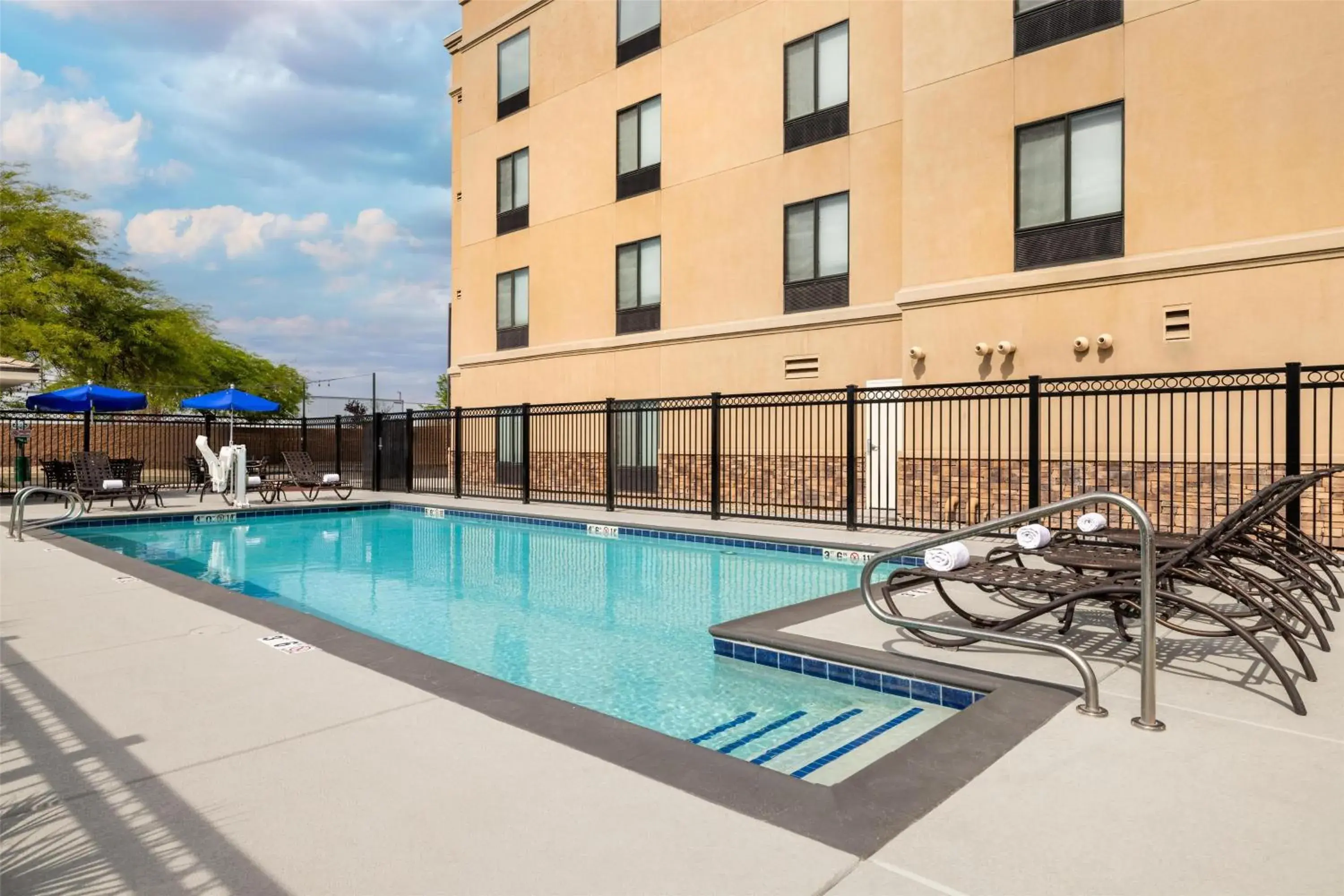 Pool view in Hampton Inn Las Vegas/North Speedway Pool view in Hampton Inn Las Vegas/North Speedway