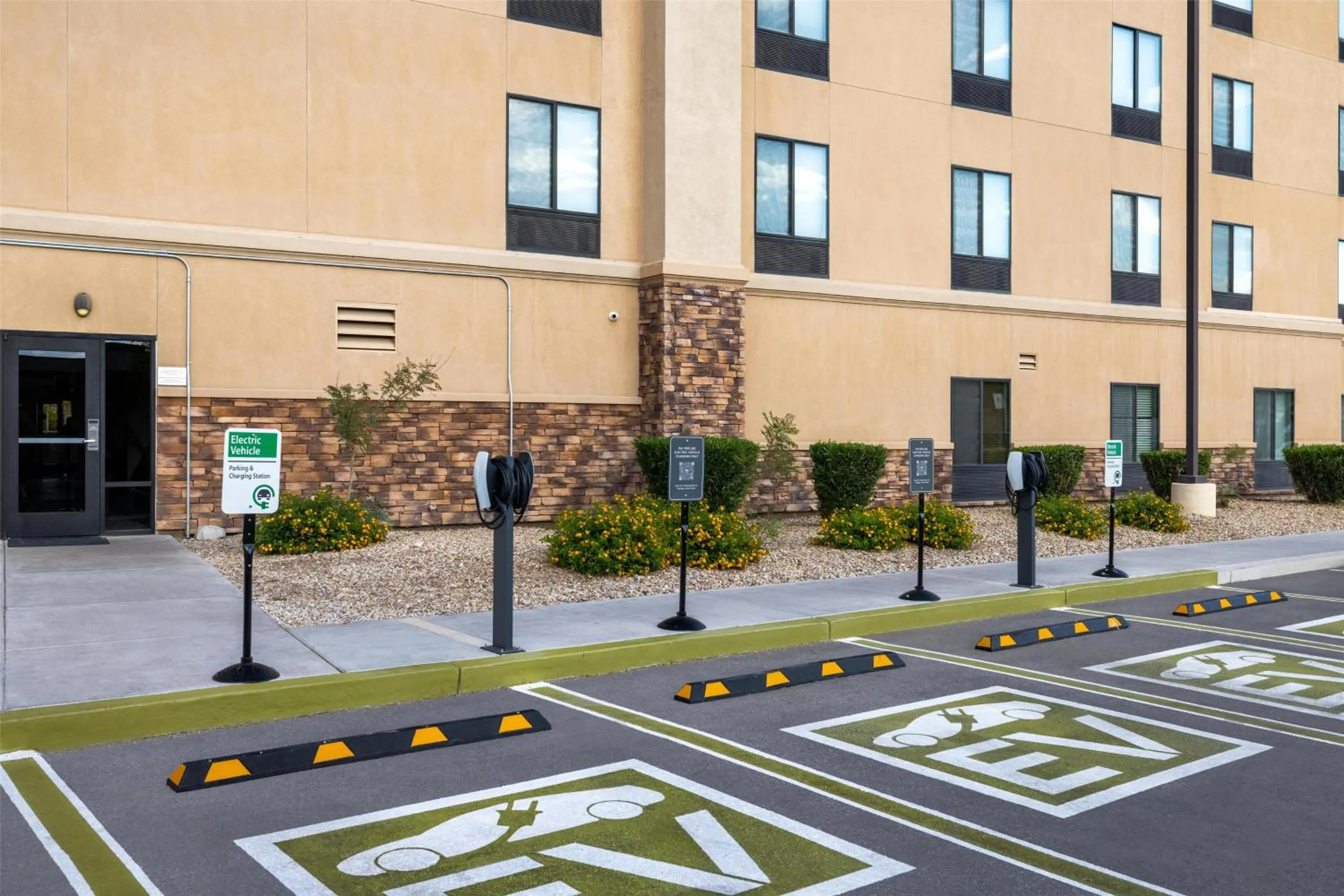 Property building in Hampton Inn Las Vegas/North Speedway