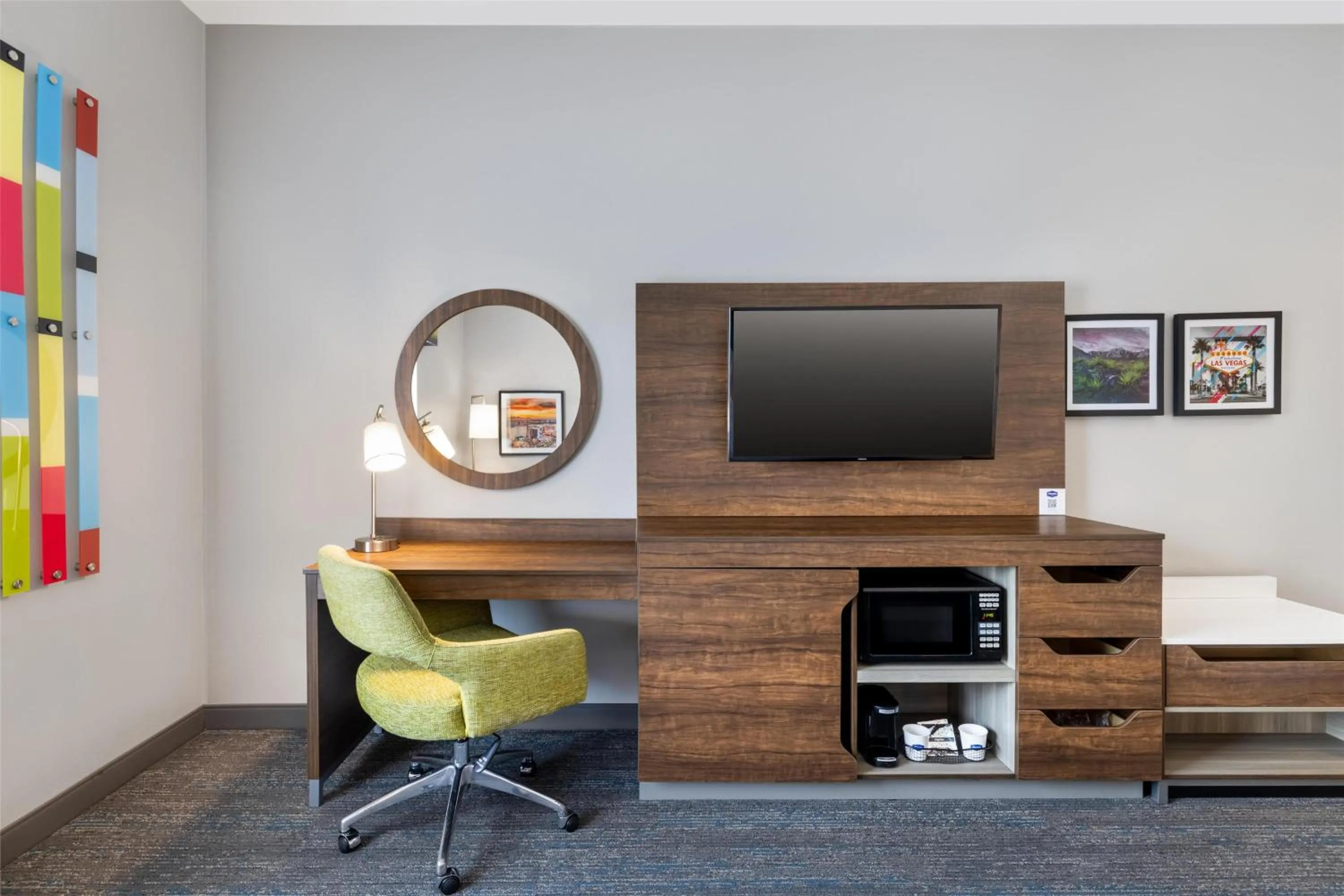 Bedroom in Hampton Inn Las Vegas/North Speedway