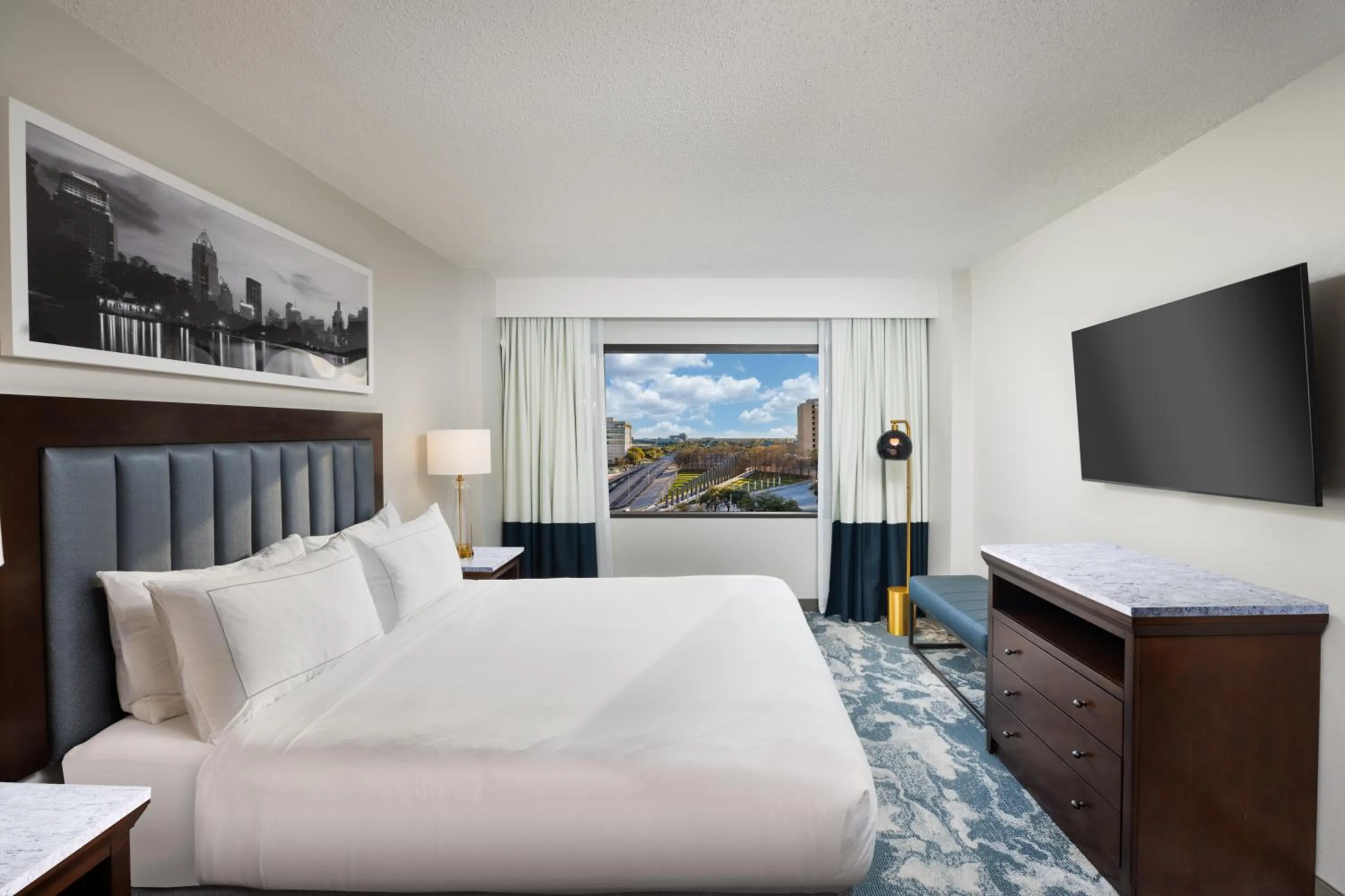 Bedroom, Bed in DoubleTree by Hilton Houston Medical Center Hotel & Suites