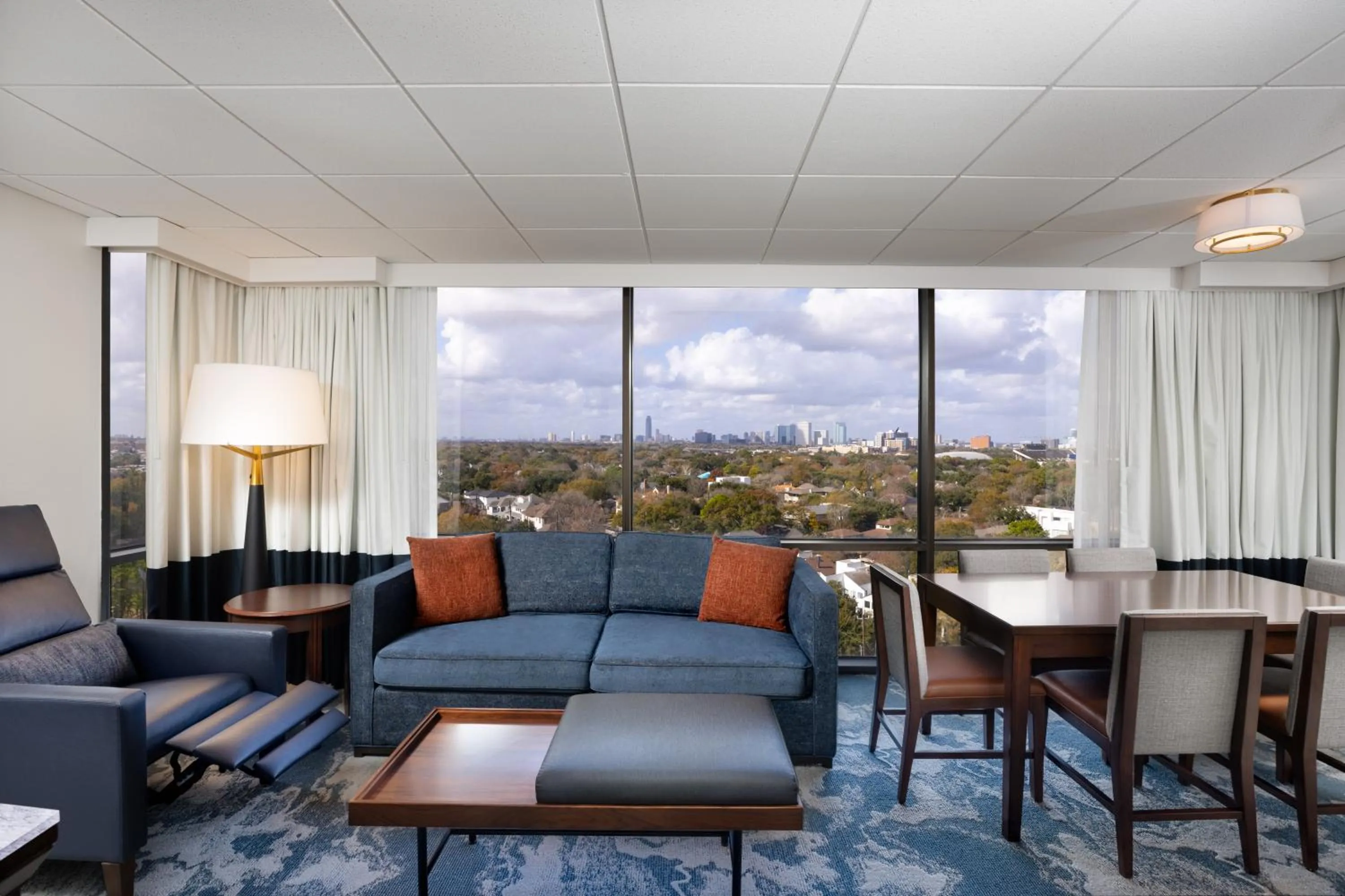 Living room in DoubleTree by Hilton Houston Medical Center Hotel & Suites
