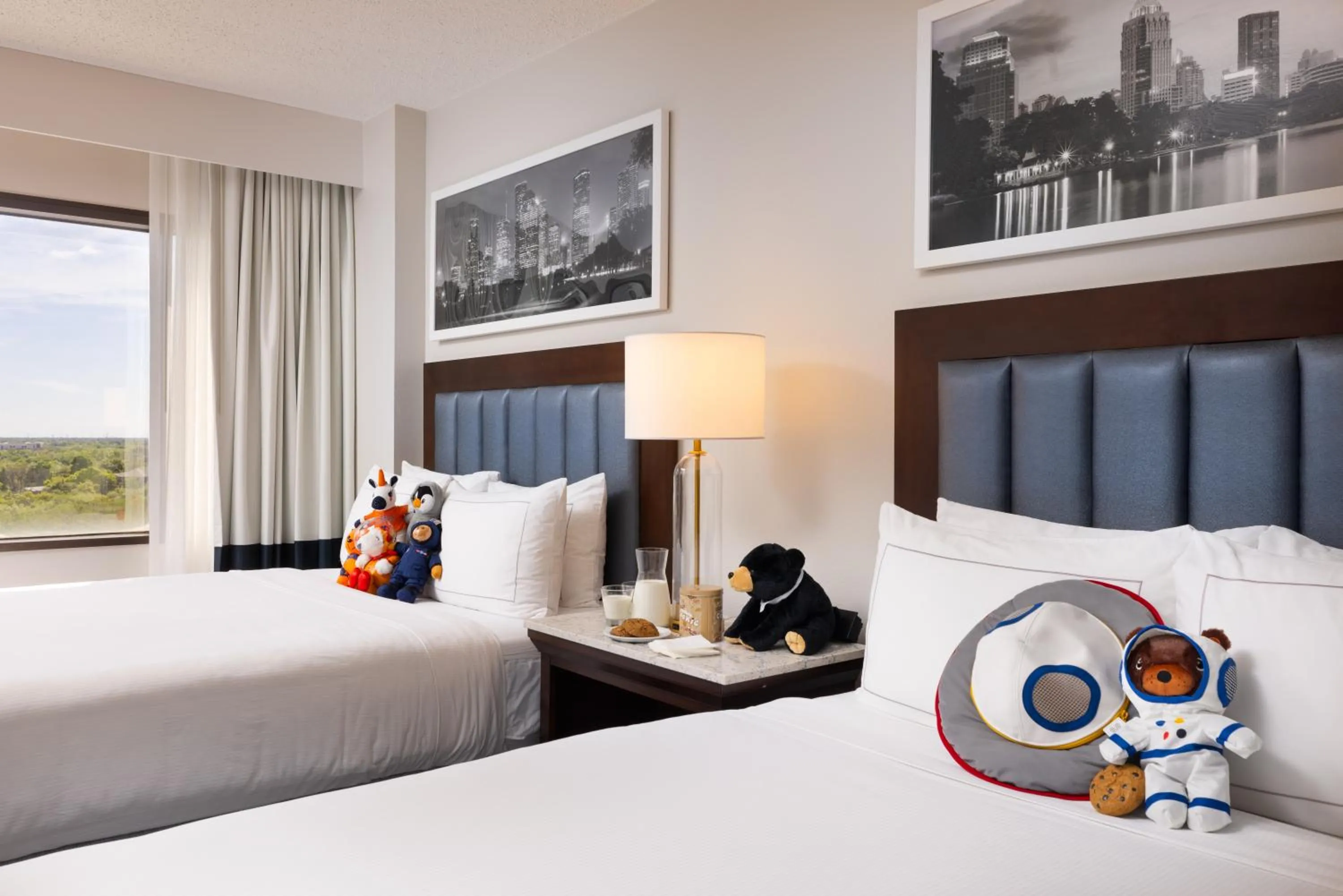 Breakfast, Bed in DoubleTree by Hilton Houston Medical Center Hotel & Suites