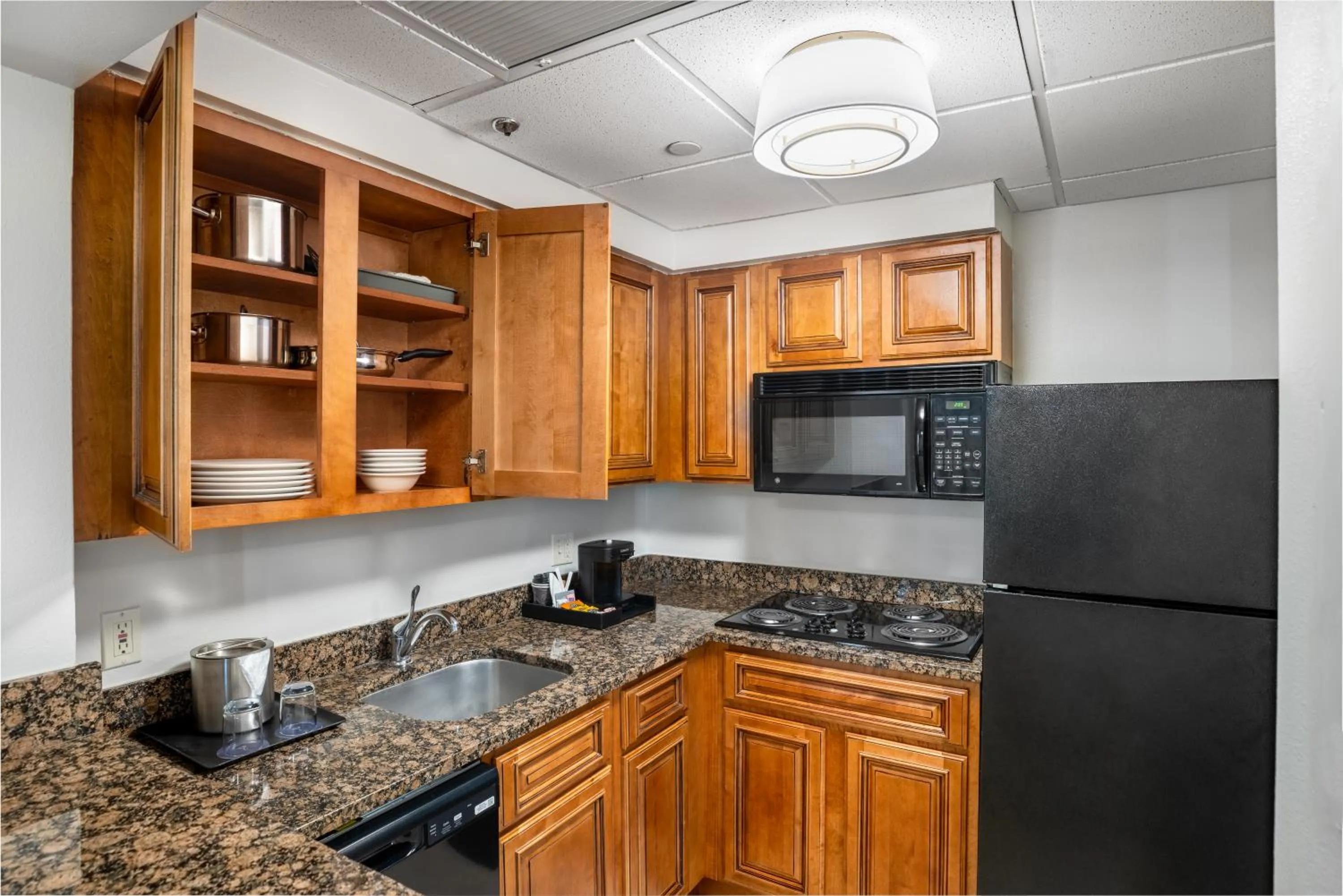 Kitchen or kitchenette in DoubleTree by Hilton Houston Medical Center Hotel & Suites