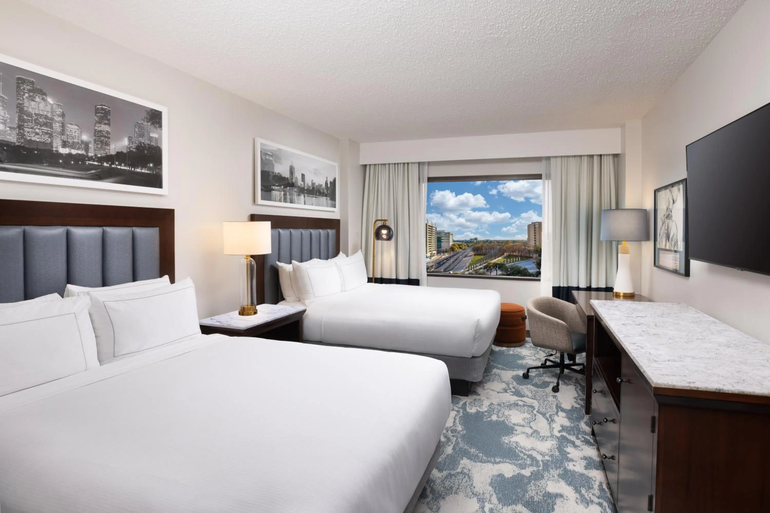 Bedroom, Bed in DoubleTree by Hilton Houston Medical Center Hotel & Suites