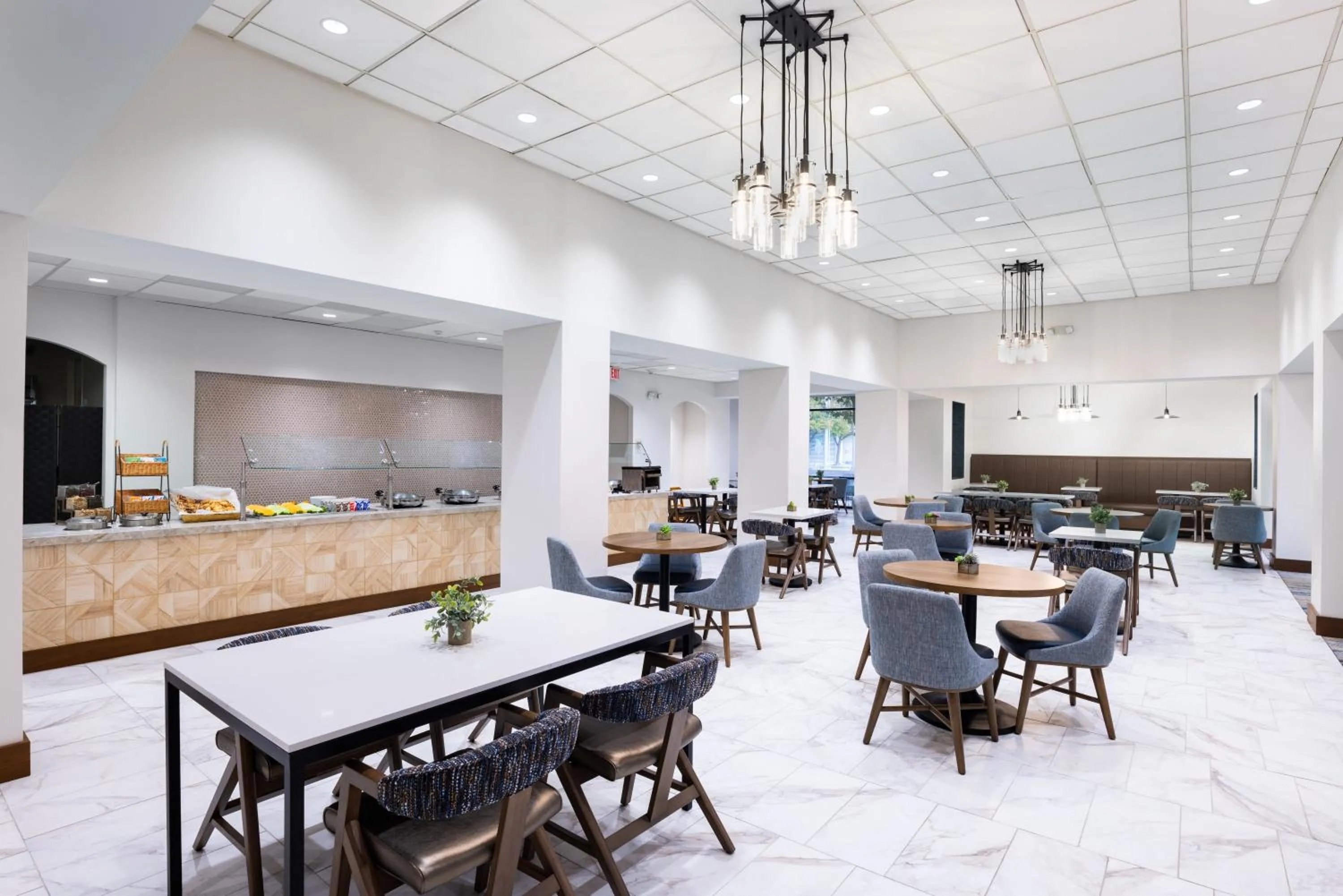 Restaurant/places to eat in DoubleTree by Hilton Houston Medical Center Hotel & Suites