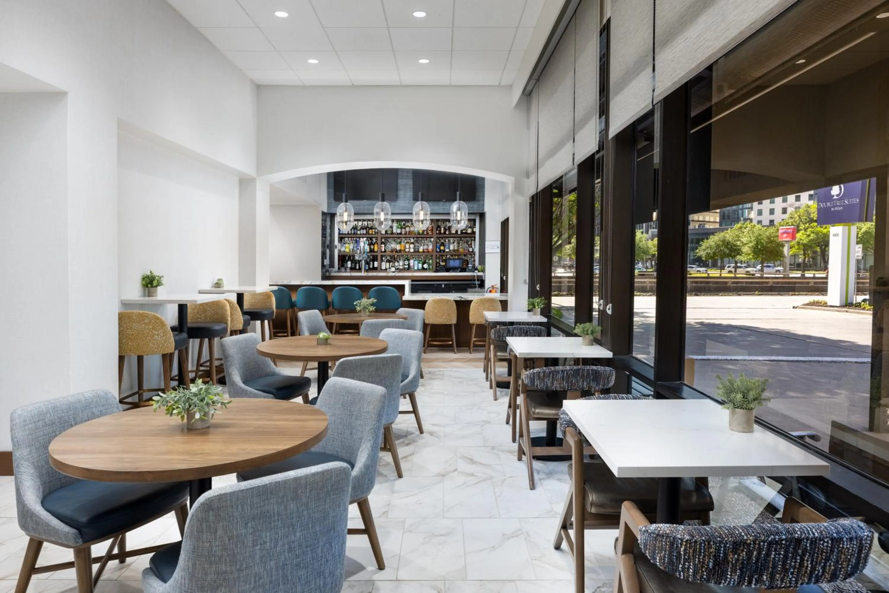 Restaurant/places to eat in DoubleTree by Hilton Houston Medical Center Hotel & Suites