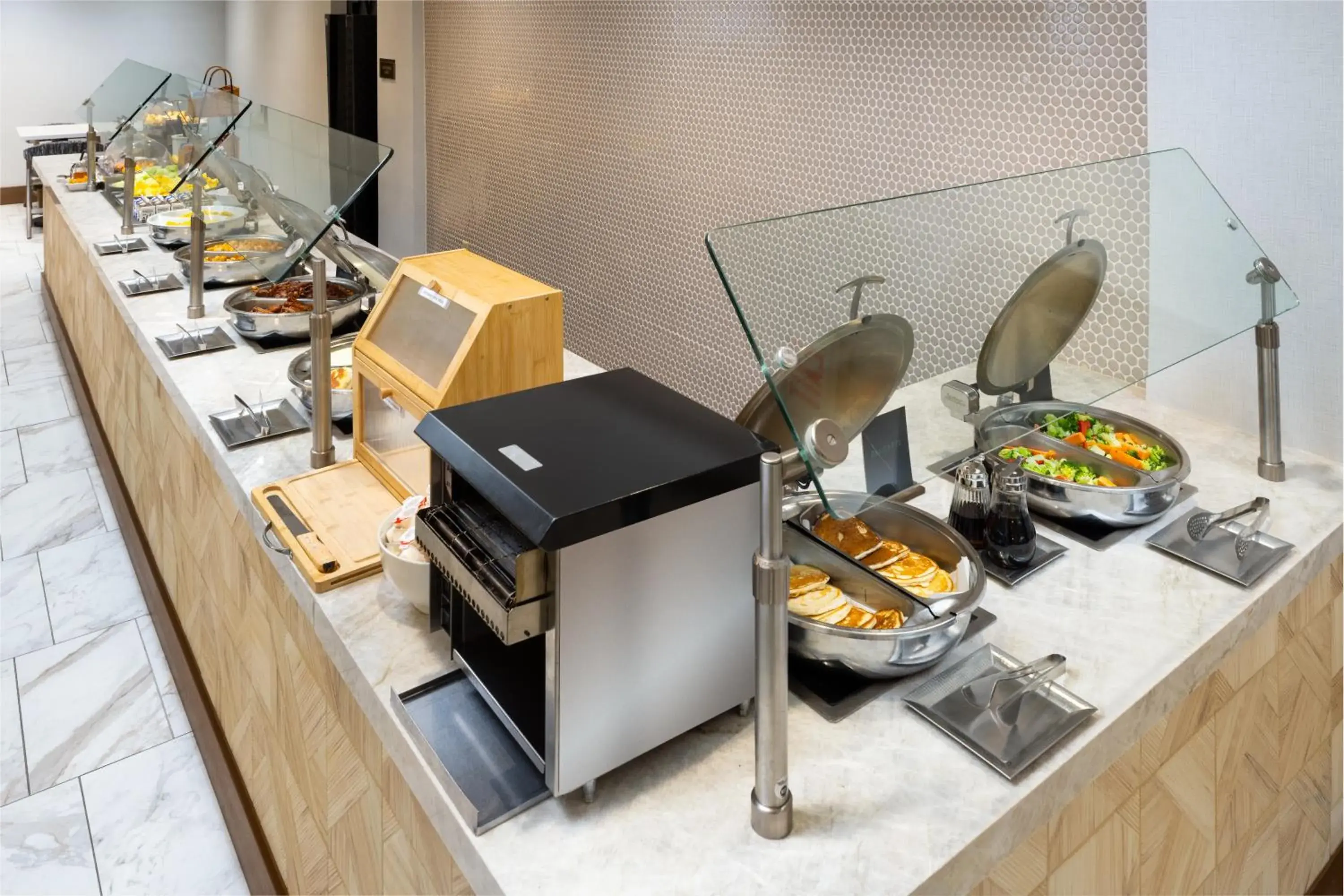 Restaurant/places to eat in DoubleTree by Hilton Houston Medical Center Hotel & Suites Restaurant/places to eat in DoubleTree by Hilton Houston Medical Center Hotel & Suites