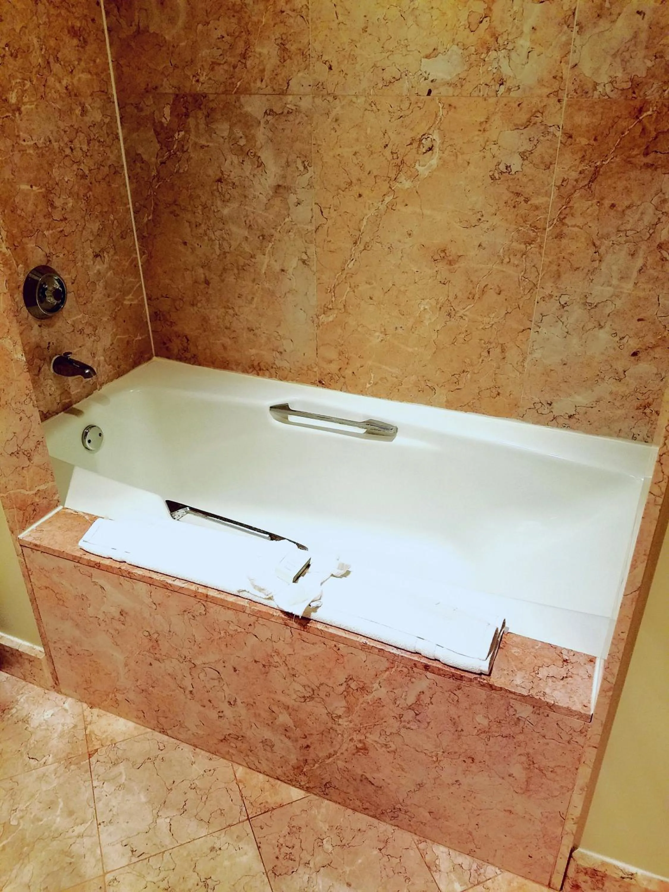 Hot Tub in The Buckingham Hotel