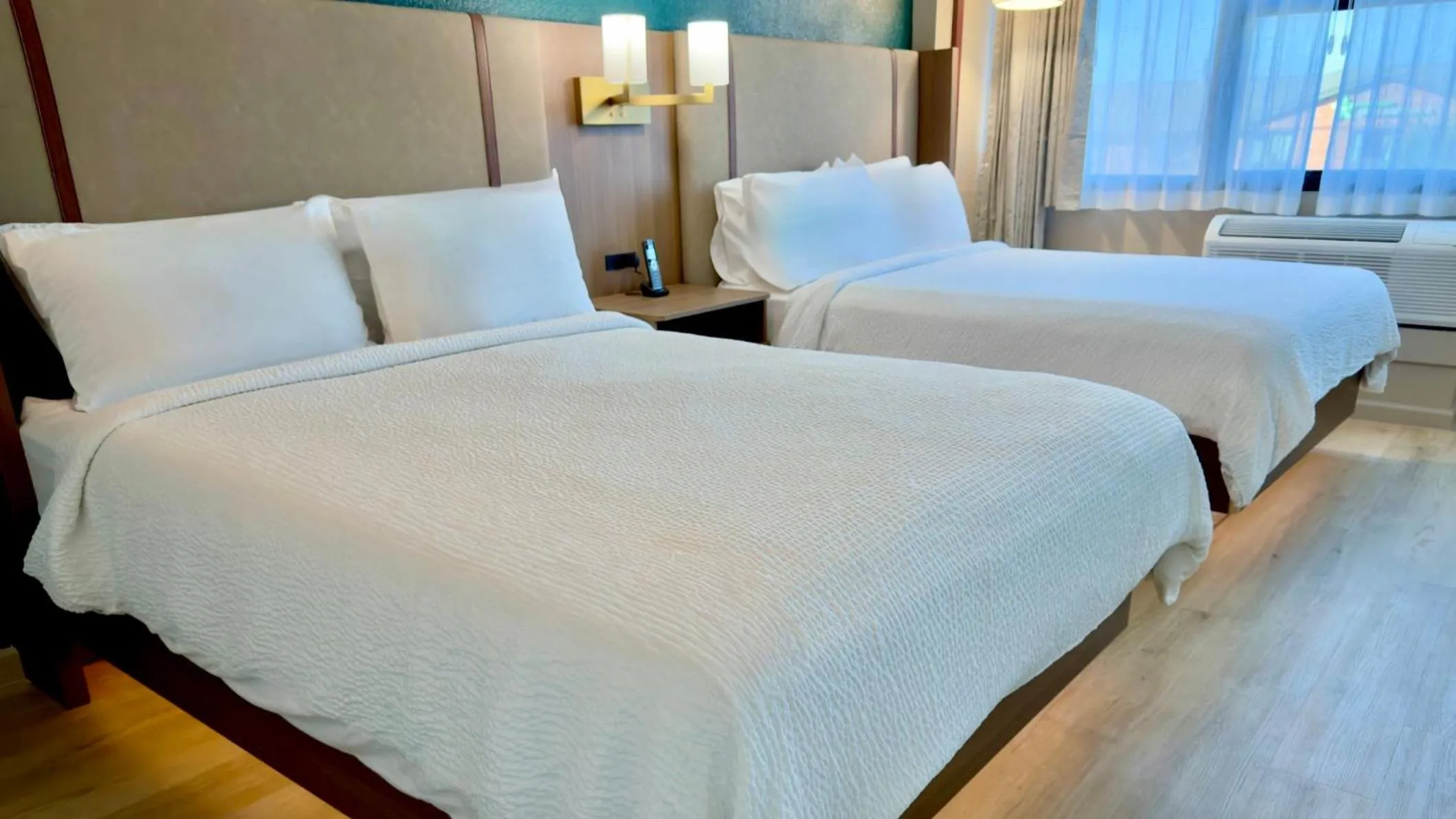 Photo of the whole room, Bed in Holiday Inn Houston S - NRG Area - Med Ctr by IHG