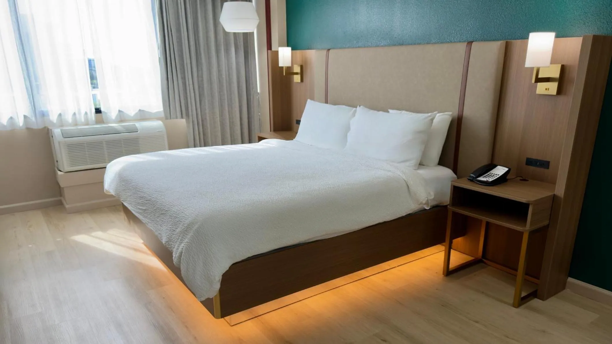 Photo of the whole room, Bed in Holiday Inn Houston S - NRG Area - Med Ctr by IHG