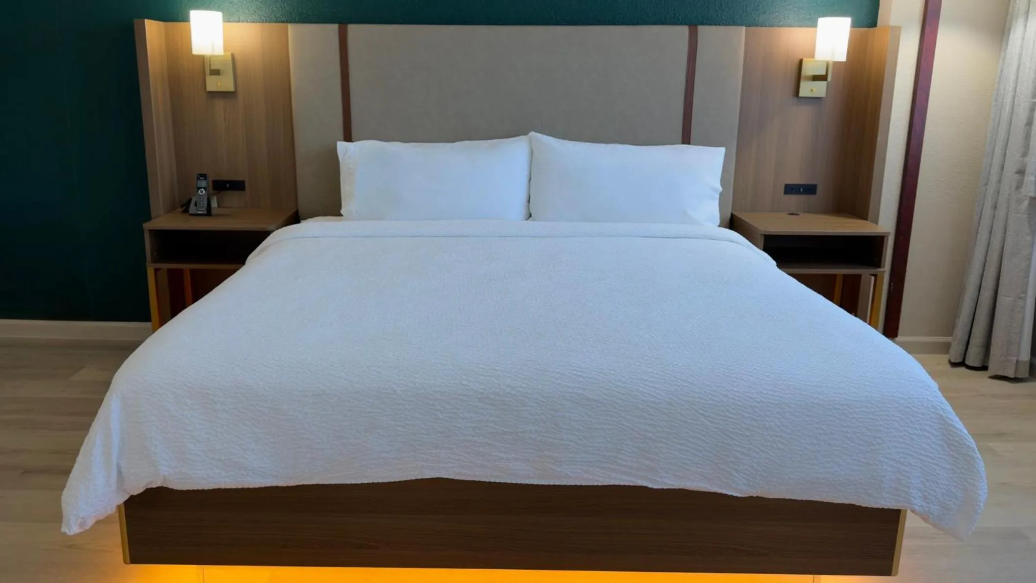 Photo of the whole room, Bed in Holiday Inn Houston S - NRG Area - Med Ctr by IHG