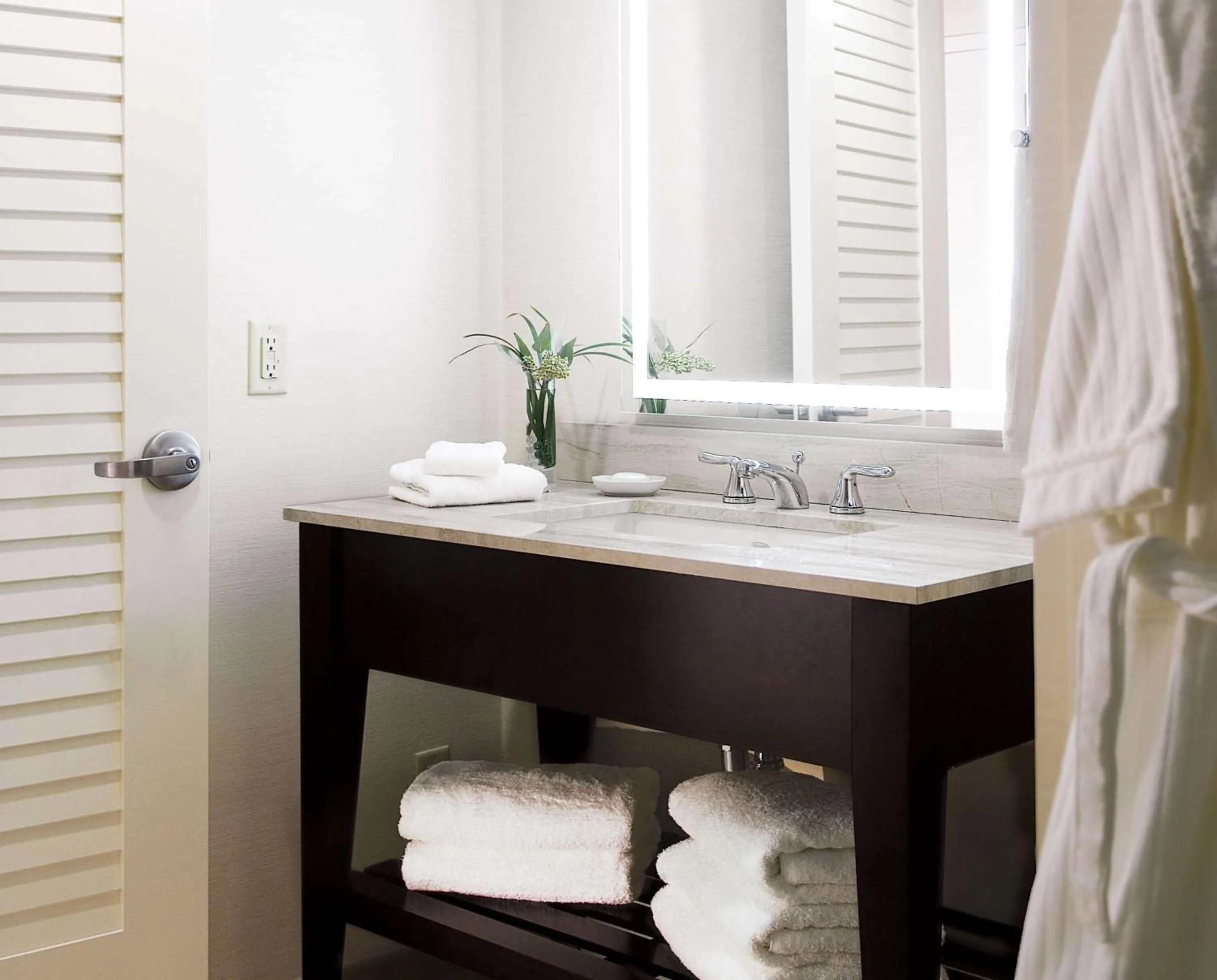 Bathroom in Hilton Orlando Buena Vista Palace - Disney Springs Area