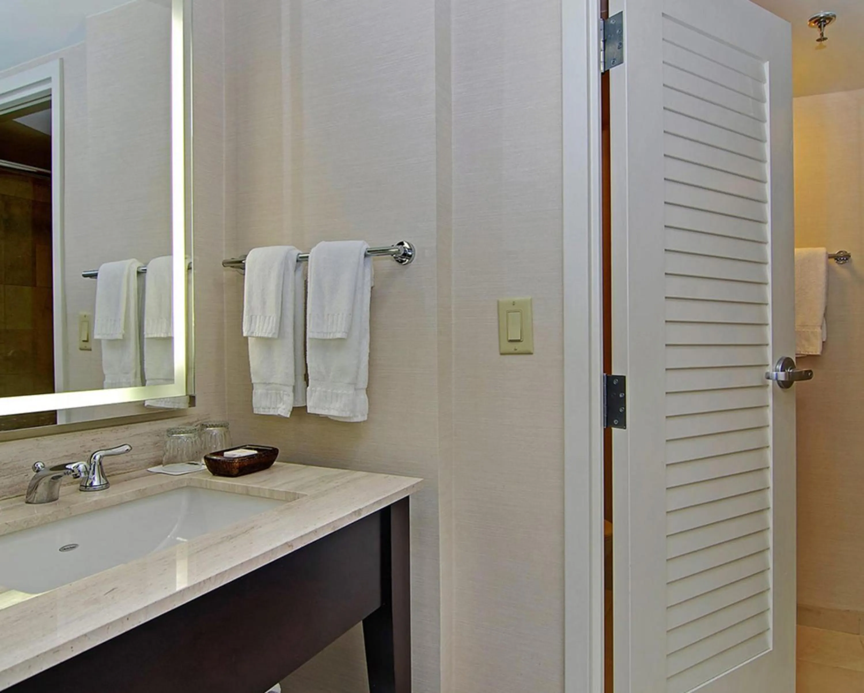 Bathroom in Hilton Orlando Buena Vista Palace - Disney Springs Area