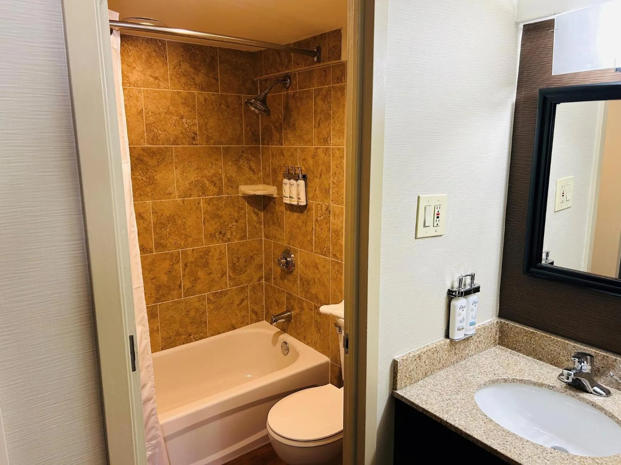 Photo of the whole room in Holiday Inn Express Philadelphia-Midtown by IHG