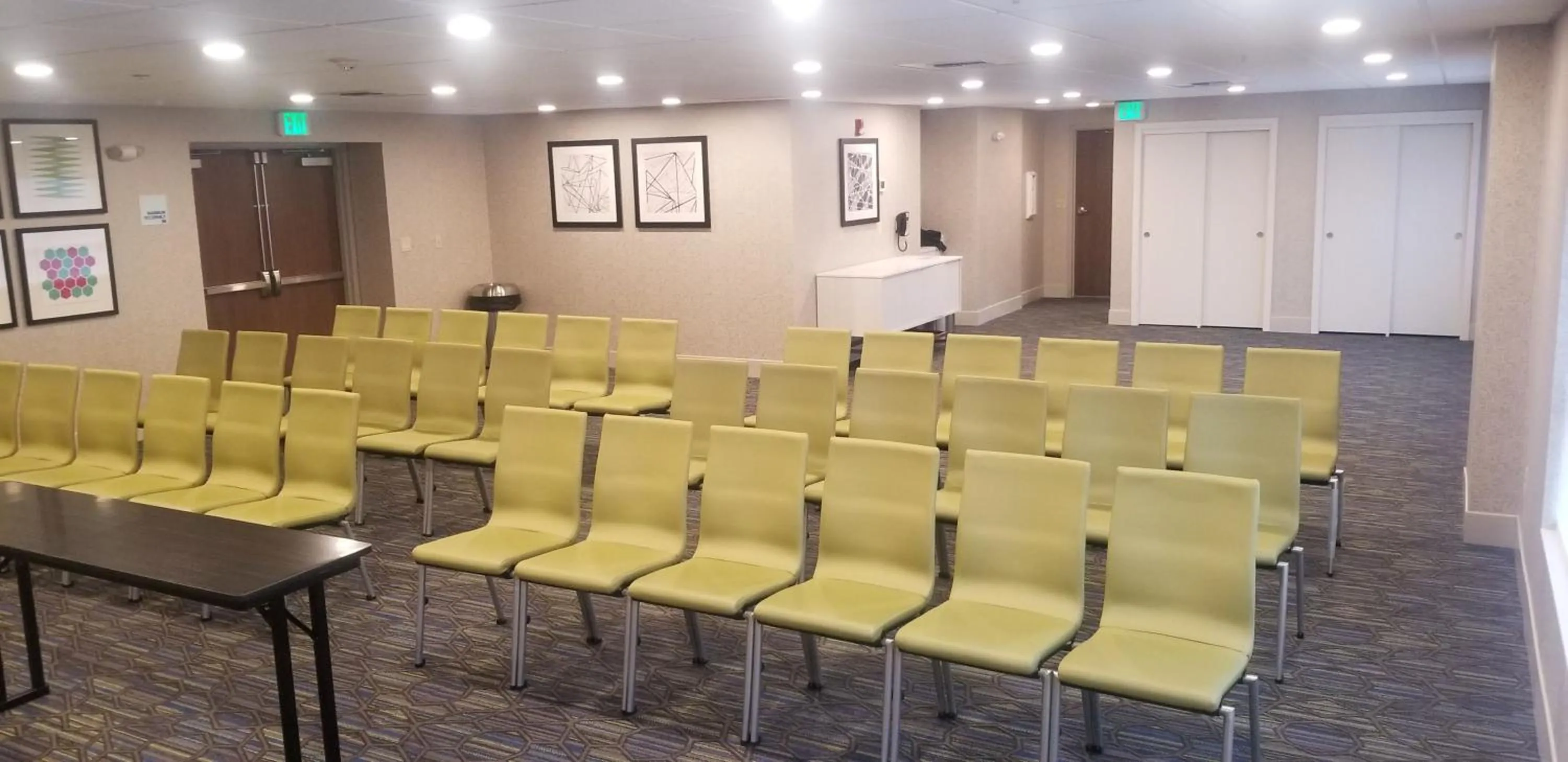 Meeting/conference room in Holiday Inn Express Seattle - Sea-Tac Airport by IHG