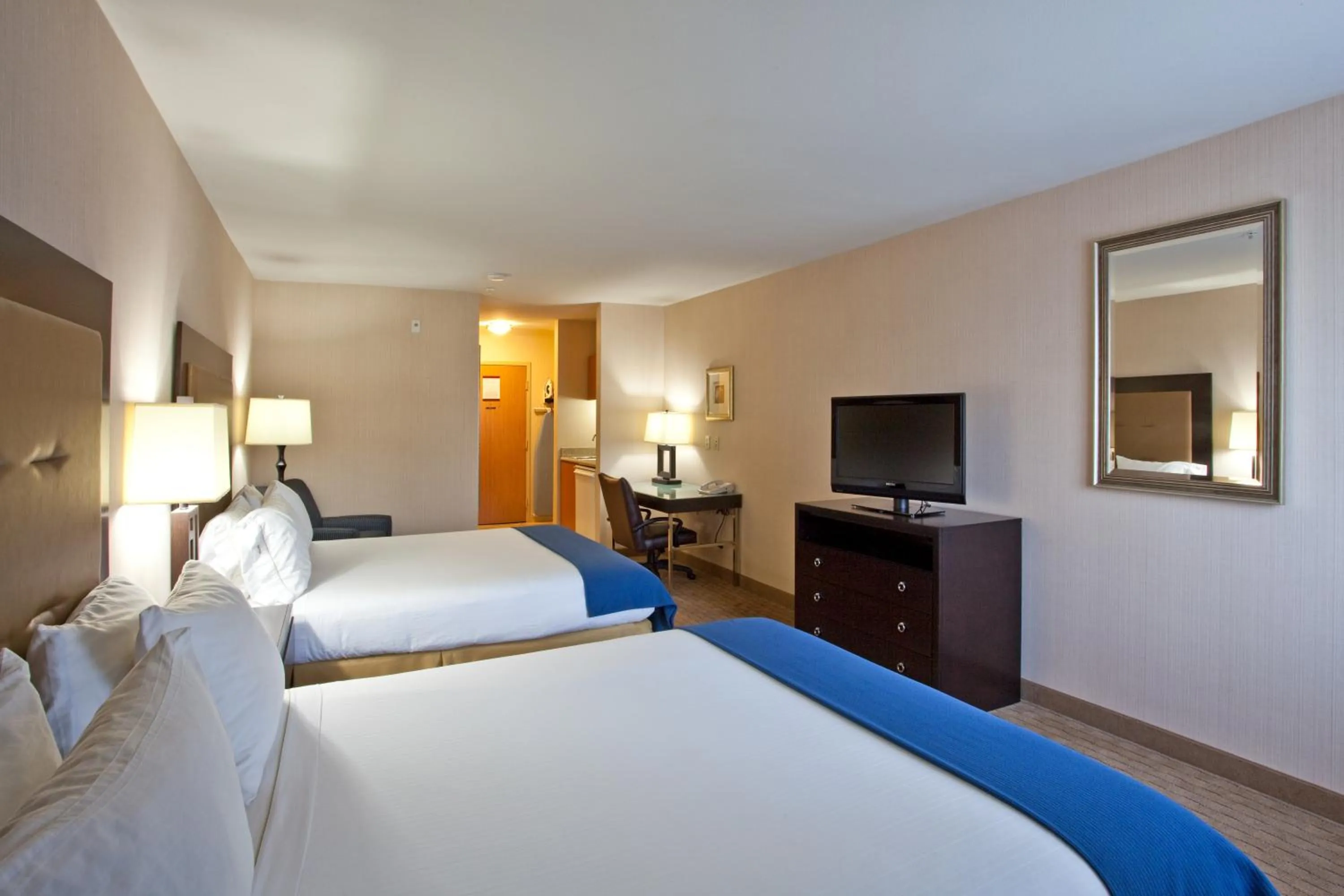 Photo of the whole room, Bed in Holiday Inn Express Seattle - Sea-Tac Airport by IHG